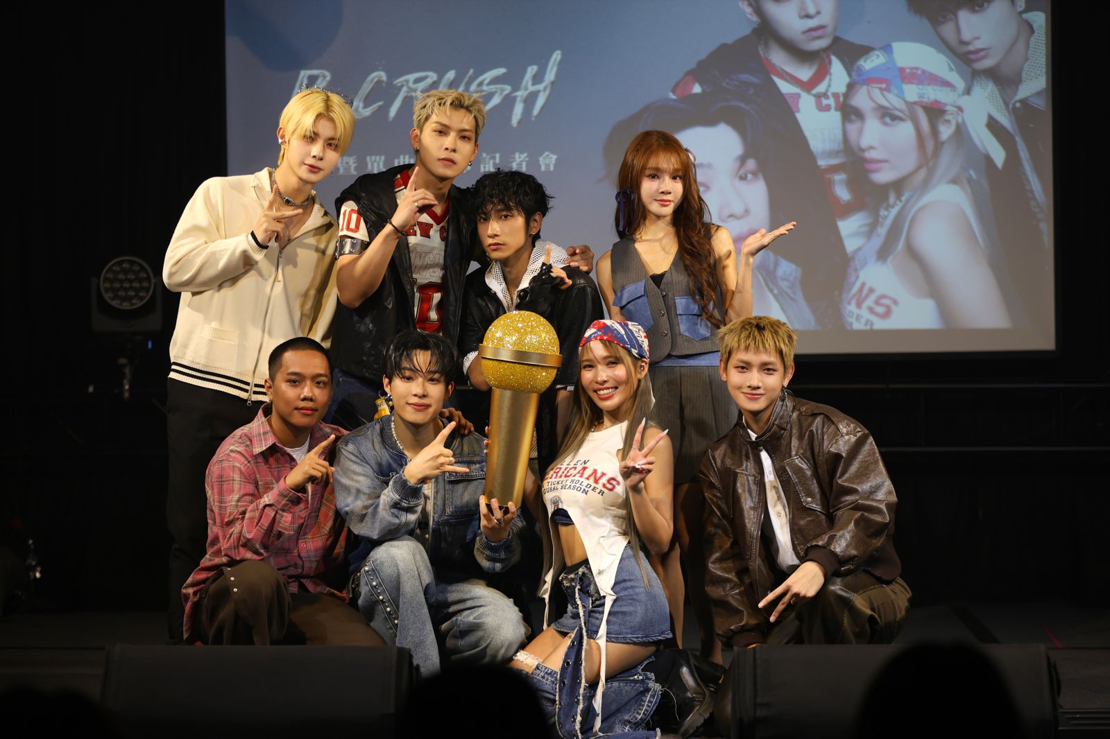 「B CRUSH」出道,昔日選秀節目戰友前來祝賀。(左上至右下)ARKis東翰、洪暐、彥、Dolly、小歐、宰宰、蝶香、ARKis李定 。踢帕娛樂提供