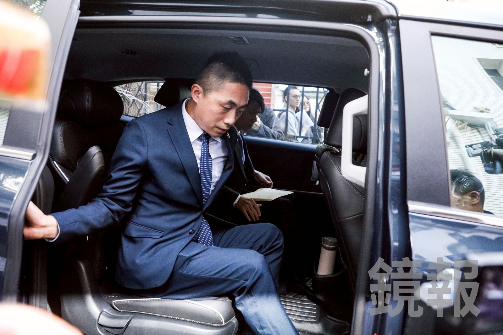 北檢主任檢察官曾揚嶺今天親自帶隊搜索。鄒保祥攝影