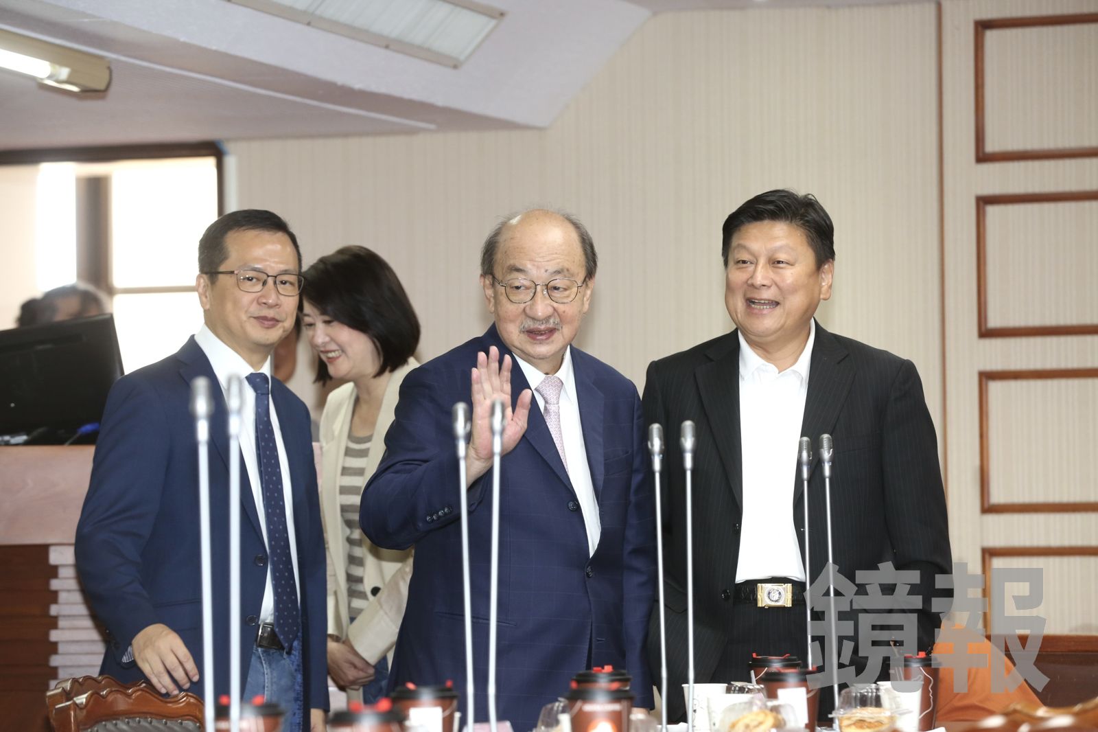 藍黨團交接柯建銘偕王義川「遞橄欖枝」　被問總召保衛戰親回：到明年2/1