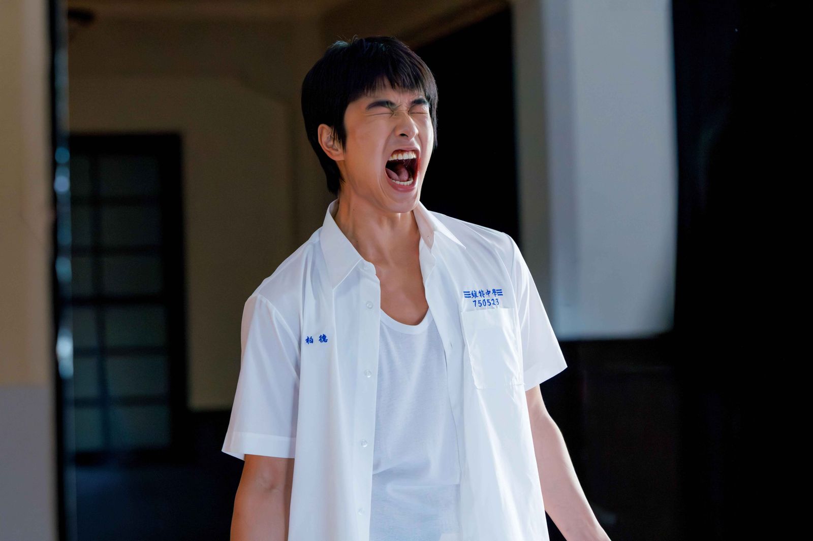 曾敬驊揭密CK濕身照拍攝內幕！認了「大開眼界」　披回高中制服驚揭「屁股變大」胖14公斤