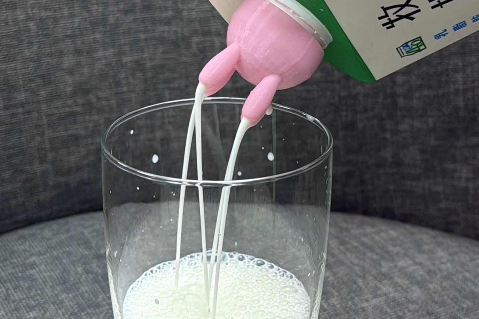 超商推「牛奶嘴蓋」限定活動引議!專家憂重金屬遷移、滋生細菌 食藥署說話了