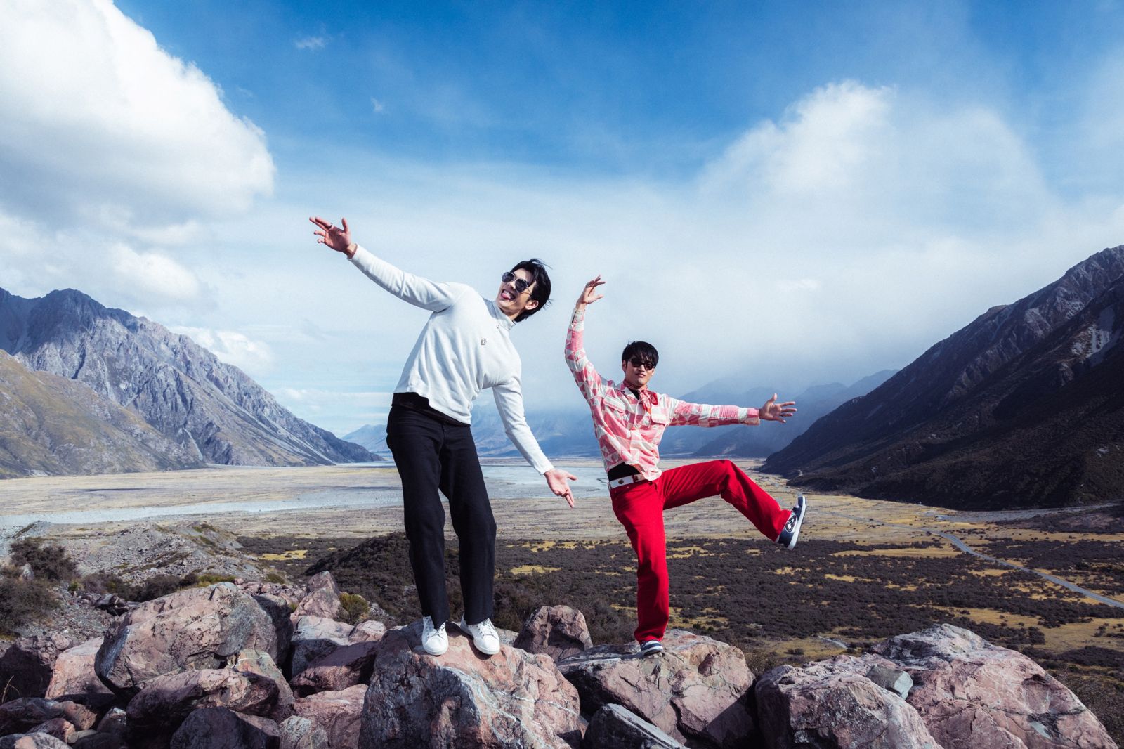 Mile(左)與Apo在紐西蘭玩得很開心。出去一下提供