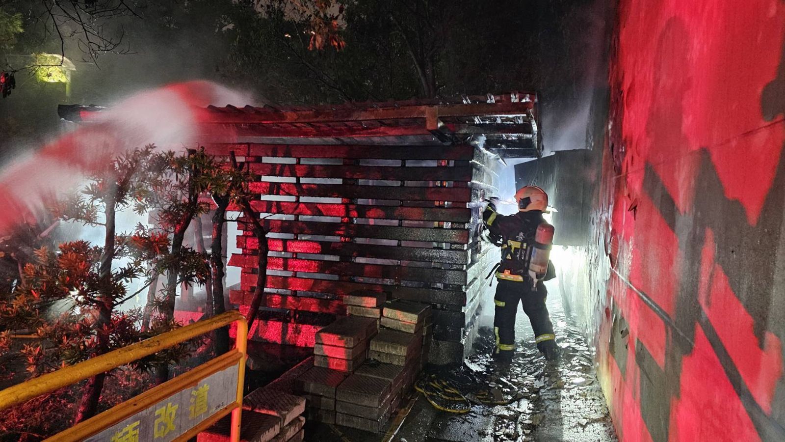 士林地檢署雨夜驚悚火警　消防急派5車14人趕赴馳援