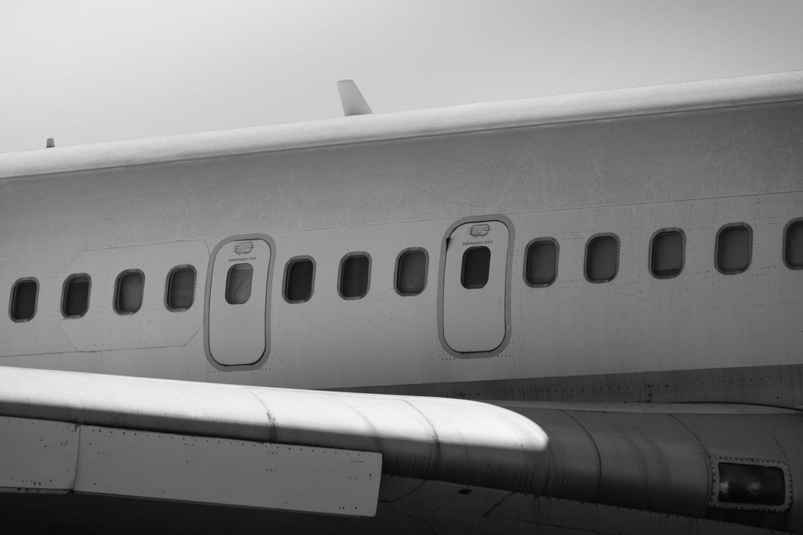 妹子獨旅搭飛機總是被問「要不要坐逃生口位置」 神人揭原因