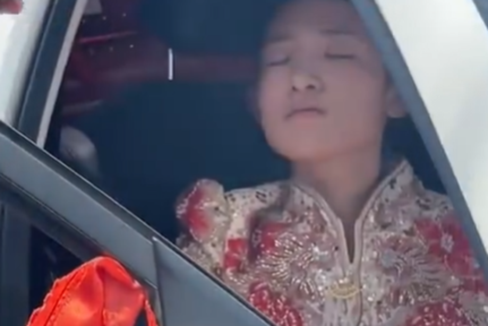 中國一名女子假結婚真詐騙。圖/翻攝自微博