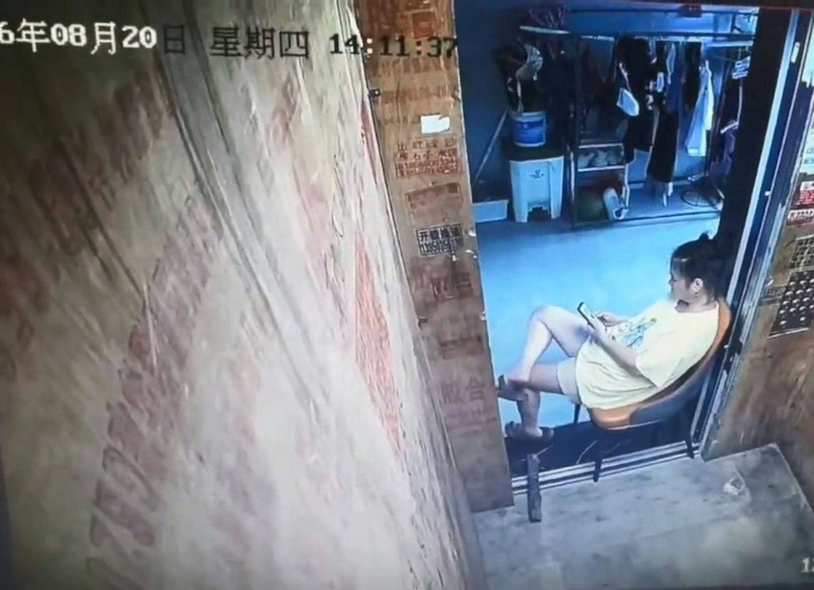 女子「鎖死電梯」獨享免費冷氣!警勸說數小時超大牌 全棟住戶看監視器傻眼