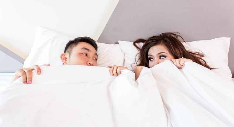 女上男下套套掉體內！妹子急壞又怕事後丸傷身　網見「1理由」狂勸：快吃…藥局妹曝解法