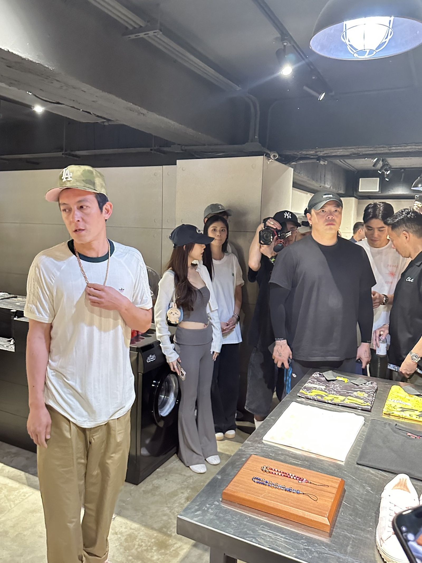 陳冠希現身主理的潮流選貨店舉辦粉絲見面會活動。鏡報新聞網