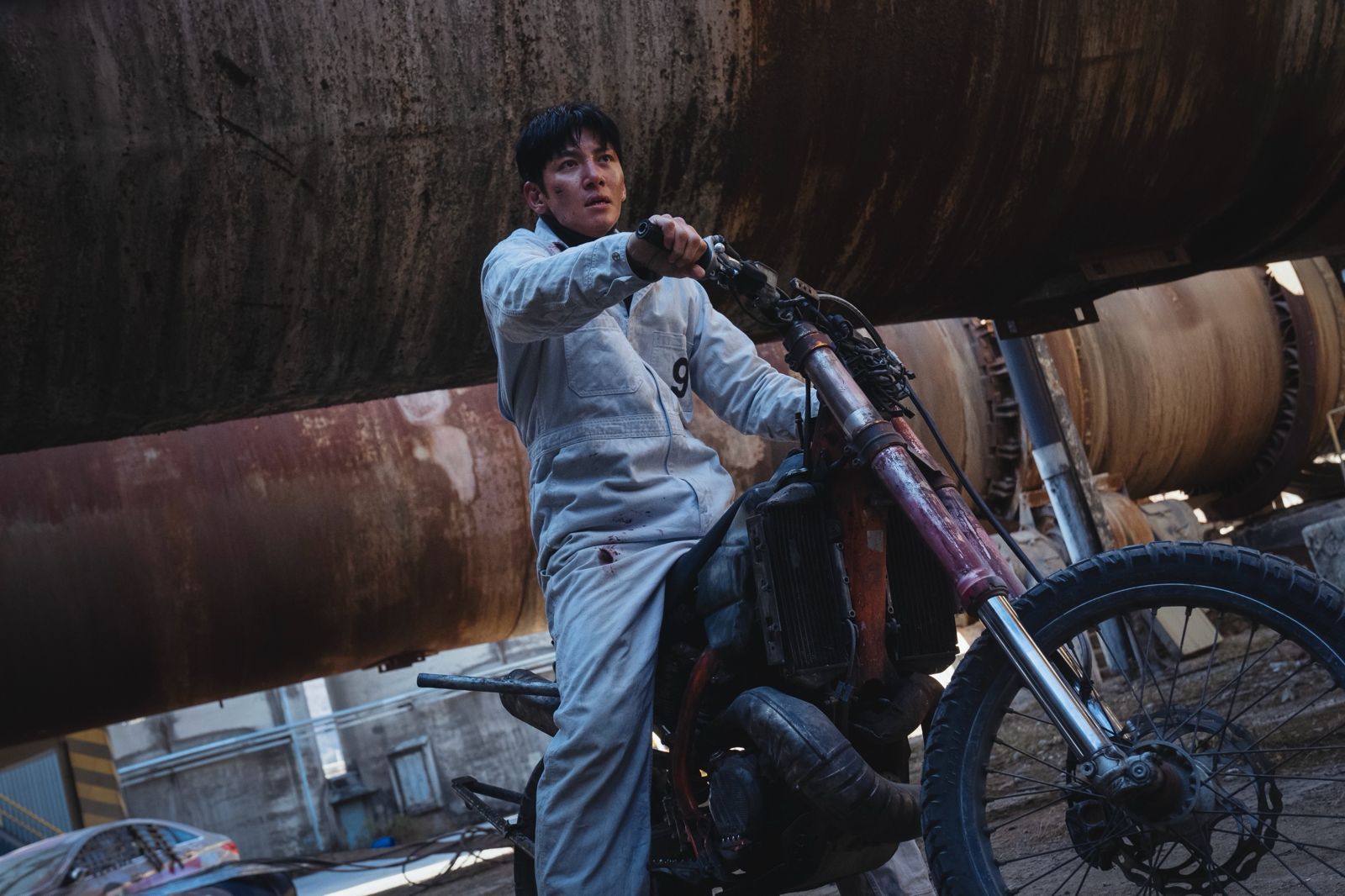 池昌旭劇中飆演動作戲。Disney+提供