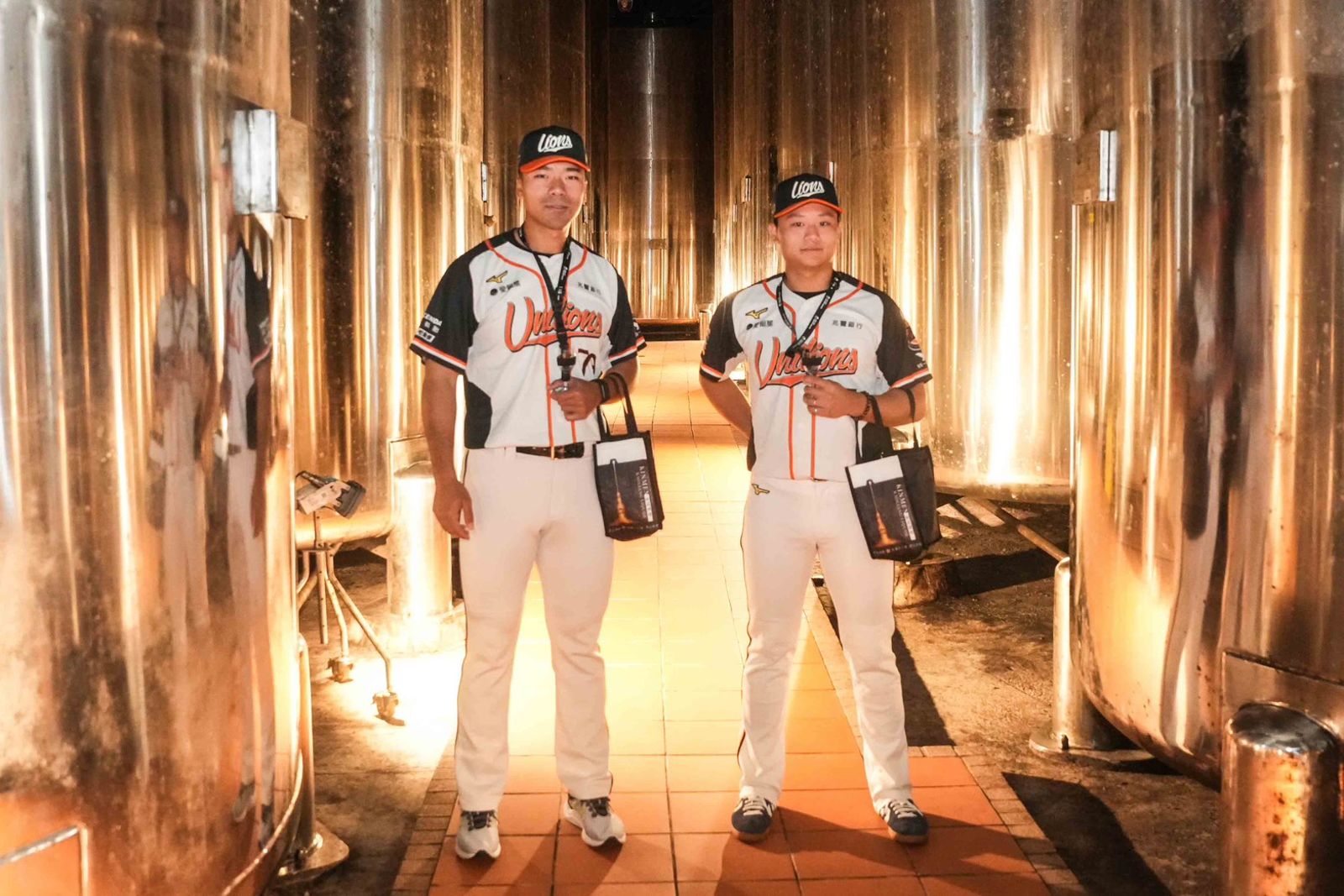 被高粱酒香震撼！統一獅兩球星踏入金門經武酒窖展開文化之旅