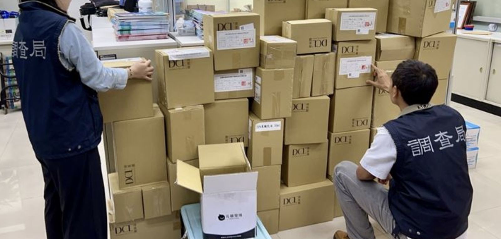 快檢查你家有沒有!黑心果酸「改標過期貨」流入市場 女子慘大面積灼傷