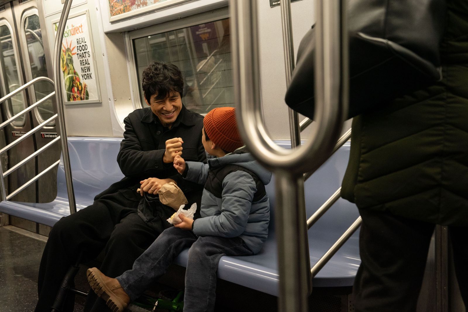 西島秀俊在片中帶著兒子到學校上班，沒想到兒子竟離奇失蹤。甲上娛樂提供