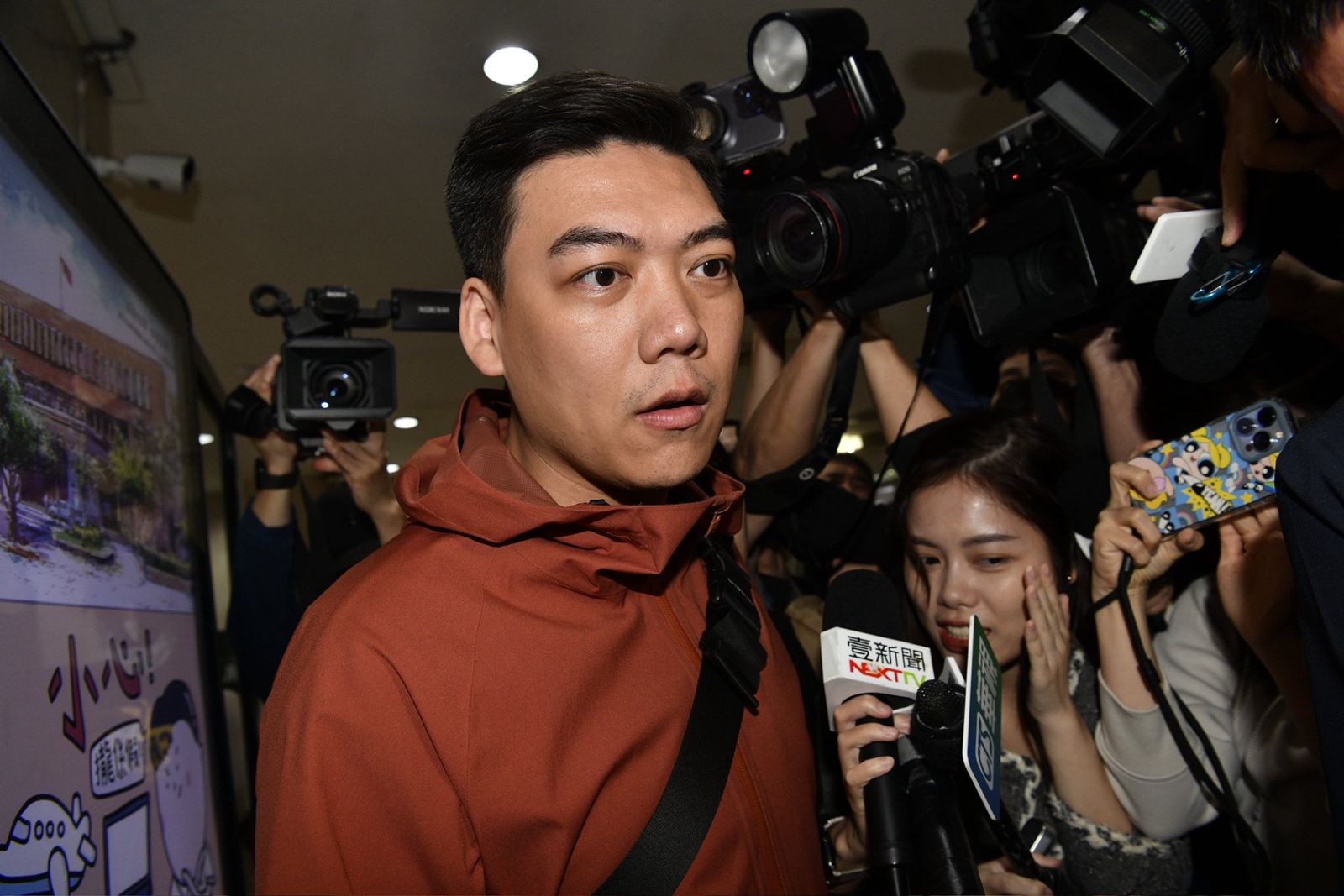 賴苡任遭傳喚抵達北檢　「怕被羈押嗎」未回應