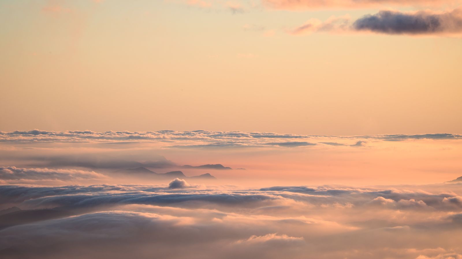 高山遊民》攝下合歡山壯闊的雲海。海鵬影業提供
