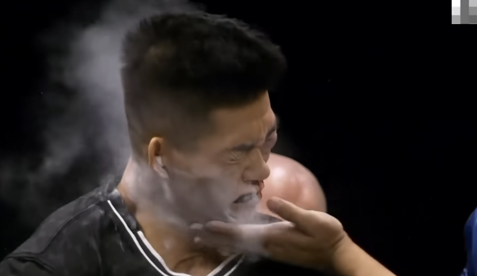 趙鴻剛被對手擊潰。圖／翻攝自微博