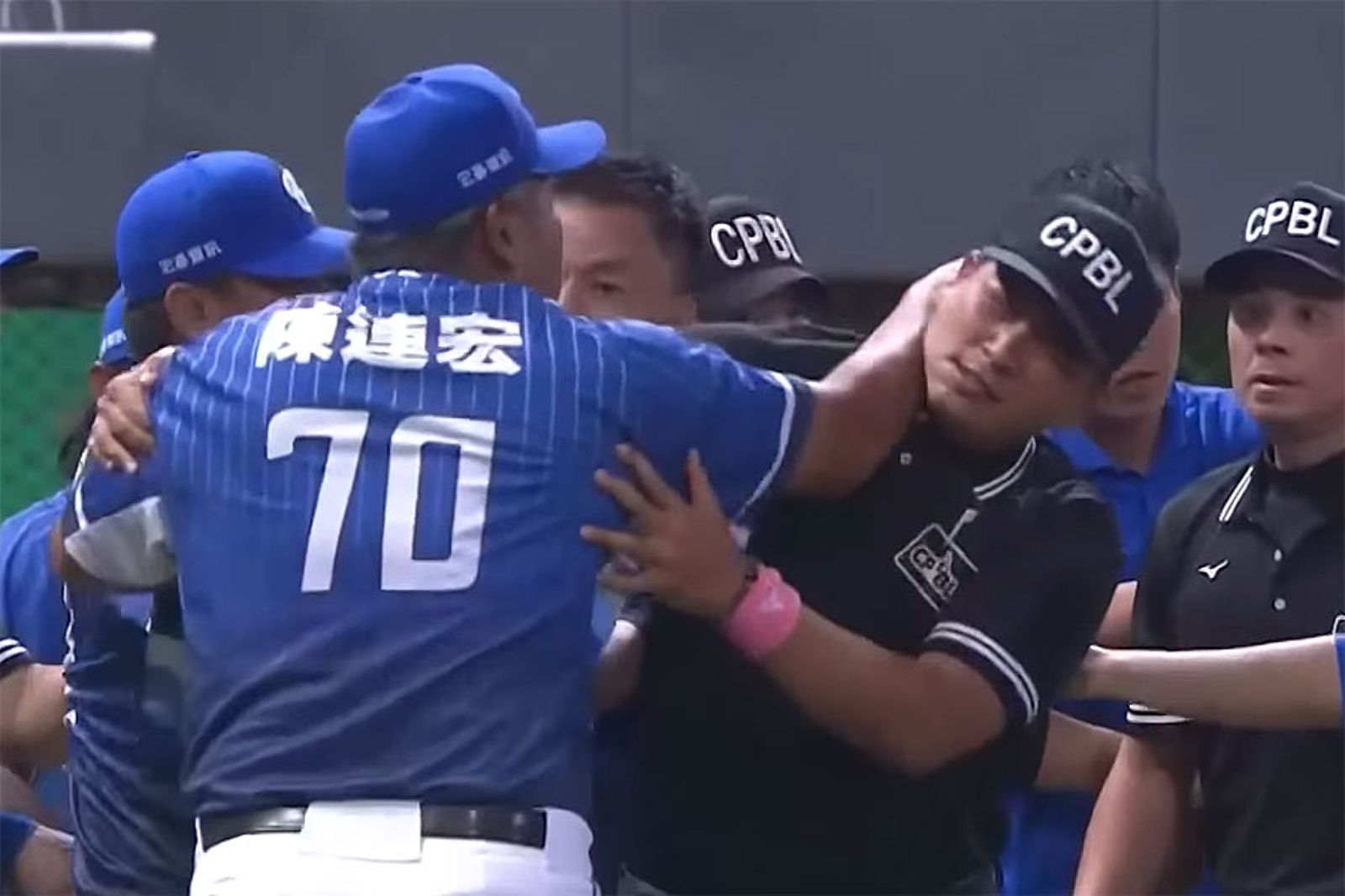 中職／富邦悍將抗議判決爆衝突　陳連宏遭罰4萬禁賽2場