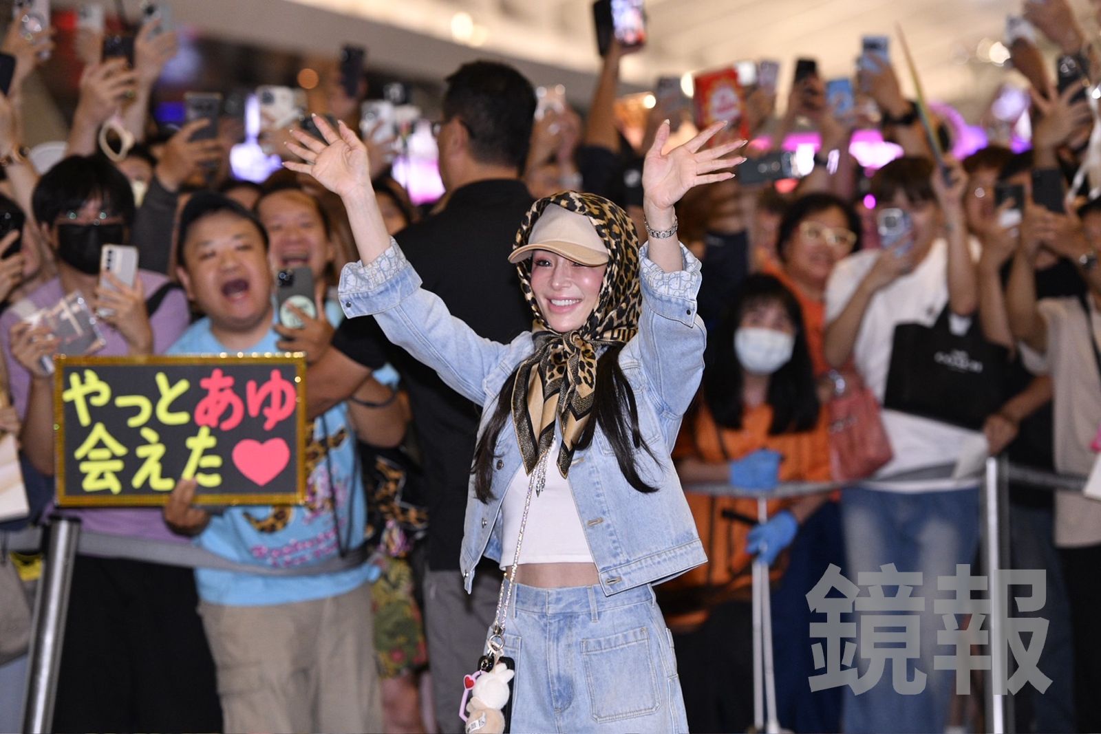 300歌迷桃機恭迎！　濱崎步空降台灣忍「傷痛」燦笑寵台粉