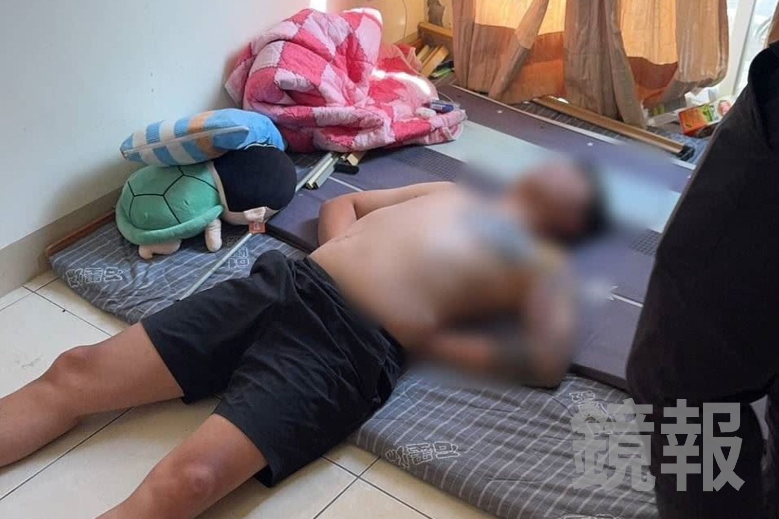 警方發動攻堅，直搗詐騙機房、壓制嫌犯，將11名核心成員全數緝捕歸案。民眾提供