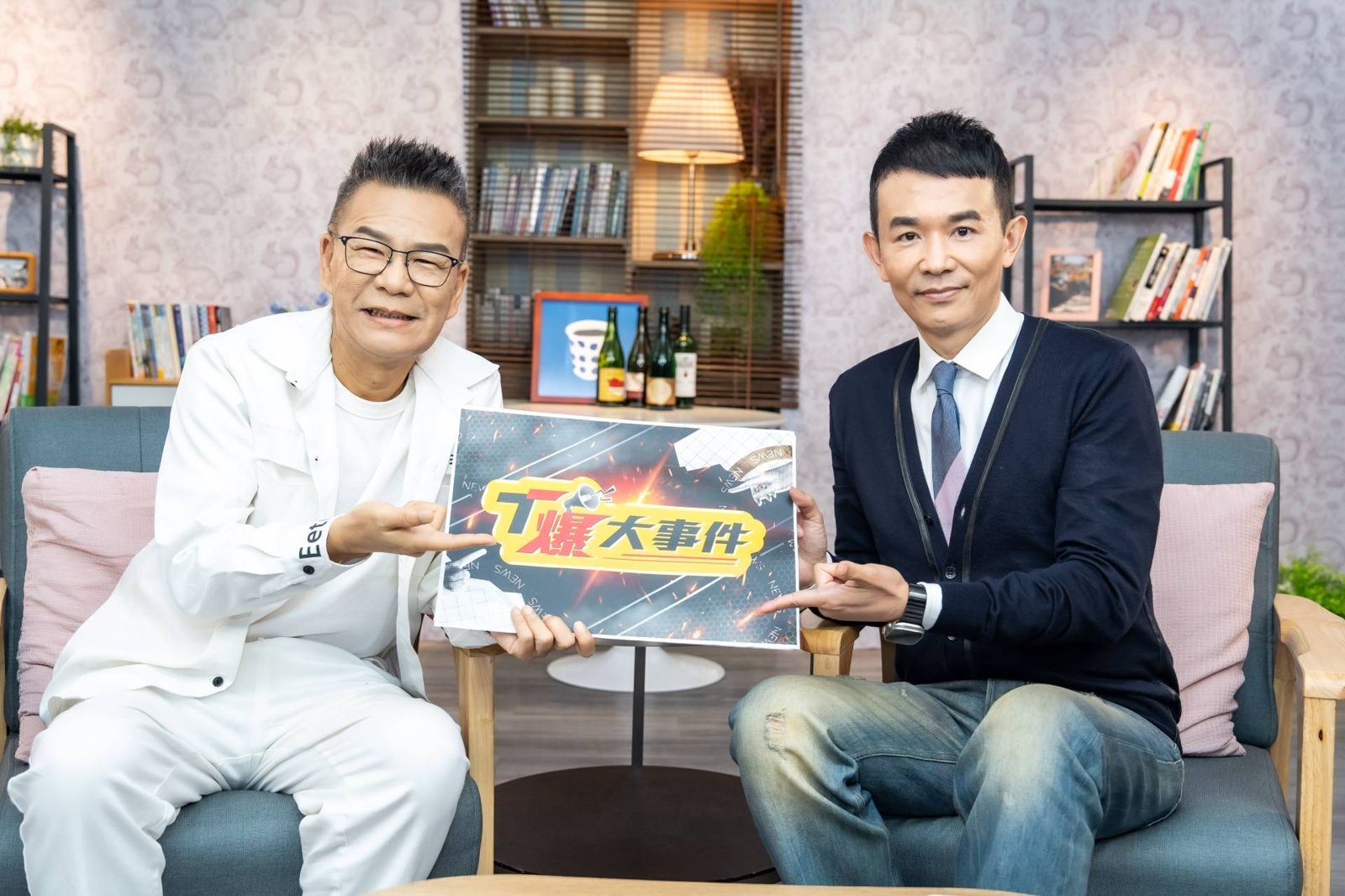 沈玉琳(左)受邀上網路節目《T爆大事件》。TVBS提供