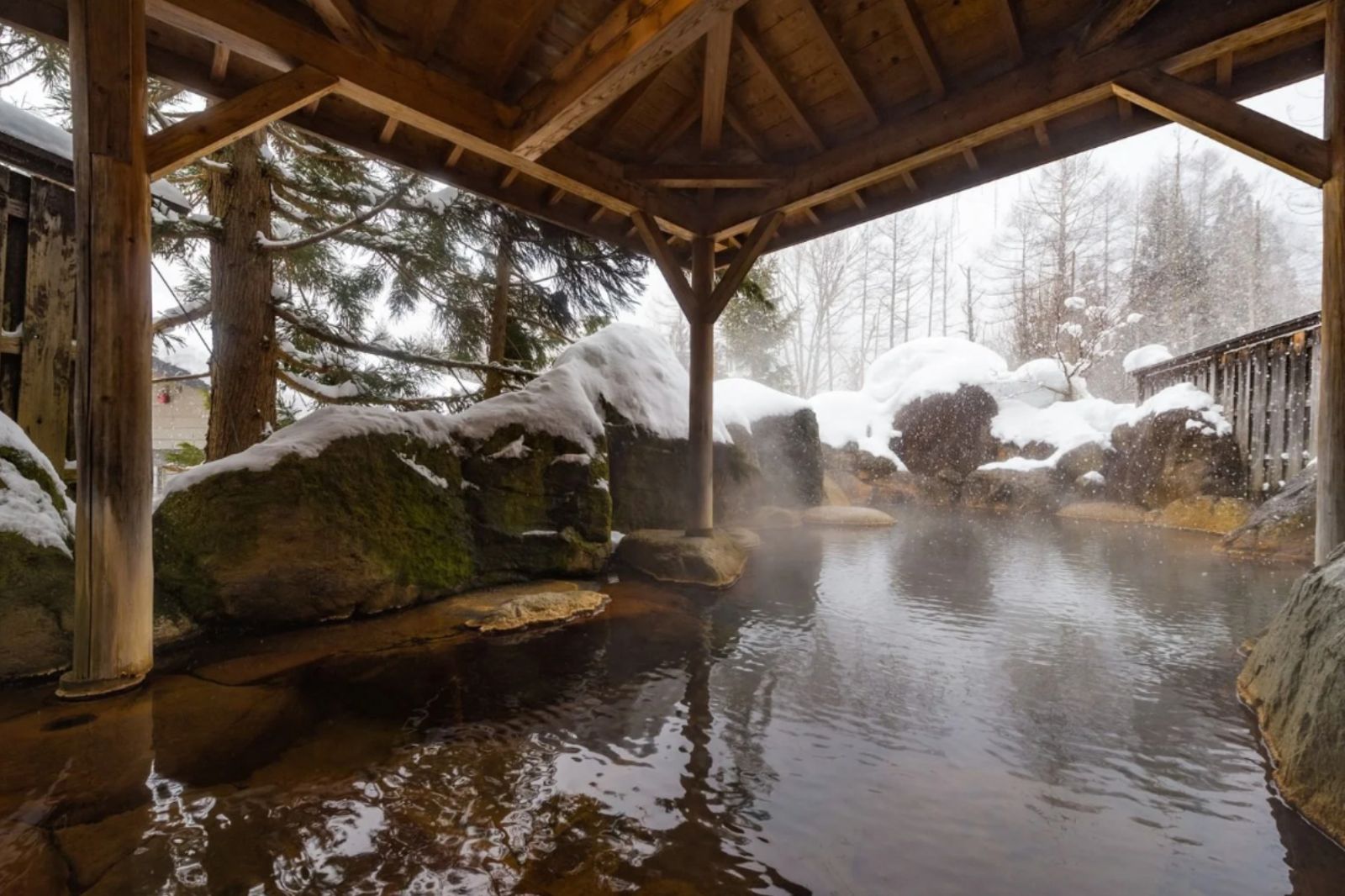 日本溫泉旅館「房間沒浴室」她又不敢泡裸湯　領隊嘆：回台再客訴