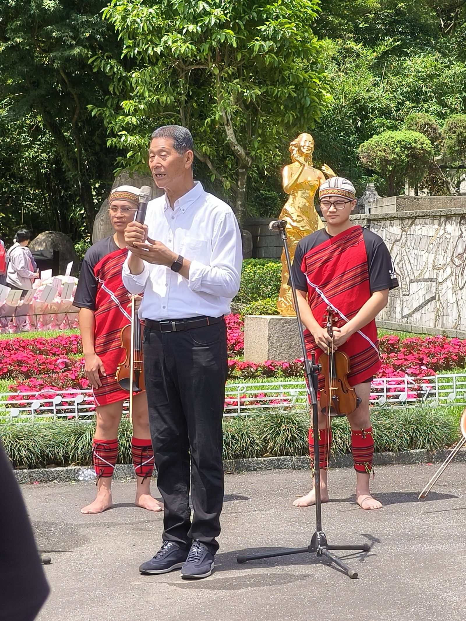 鄧麗君30週年筠園音樂會8日在金寶山舉行，鄧麗君文教基金會董事長鄧長富到場致詞。尤嬿妮攝