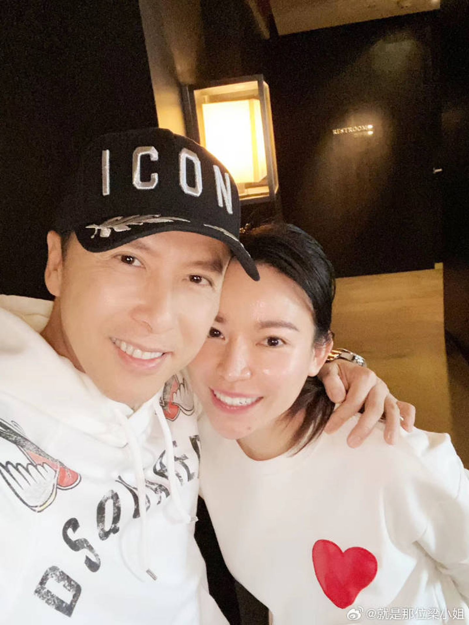 梁婷（右）與甄子丹是辛芷蕾入行貴人。翻攝梁婷微博