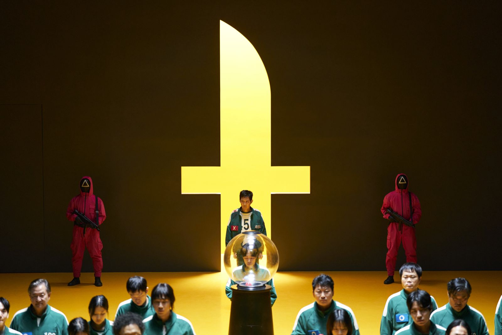 李政宰（中）等遊戲玩家再次展開血腥生存遊戲。Netflix提供