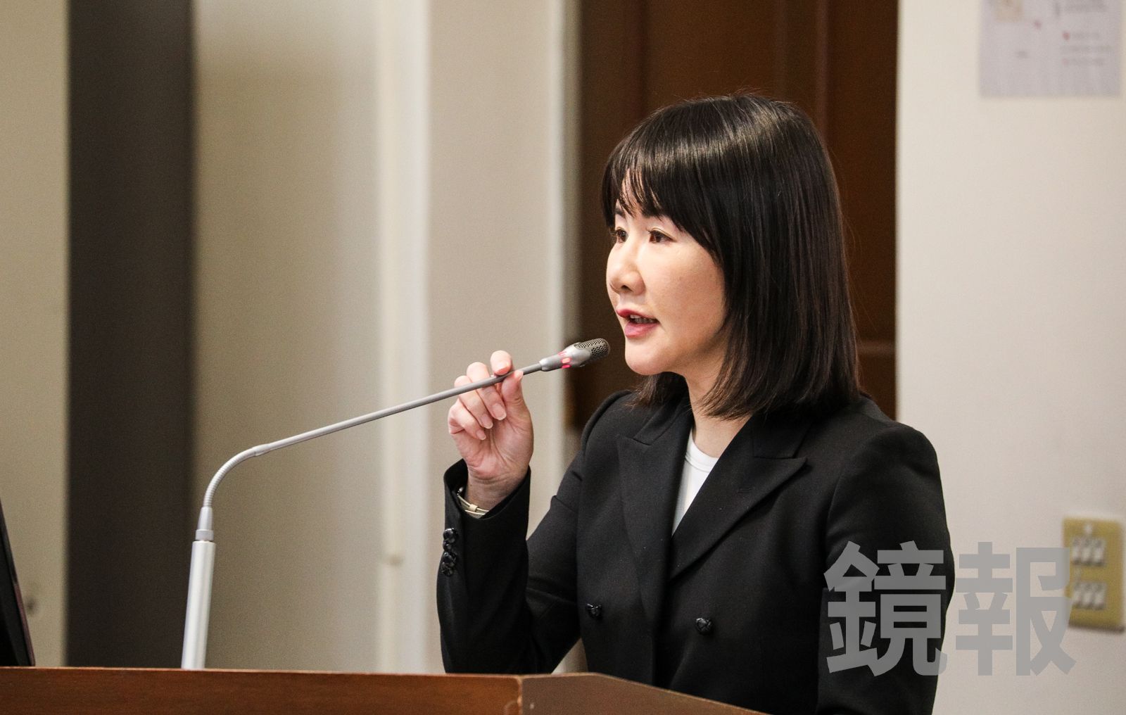 謝典霖、父母3人涉賄選遭聲押!謝衣鳯僅低調回應4字