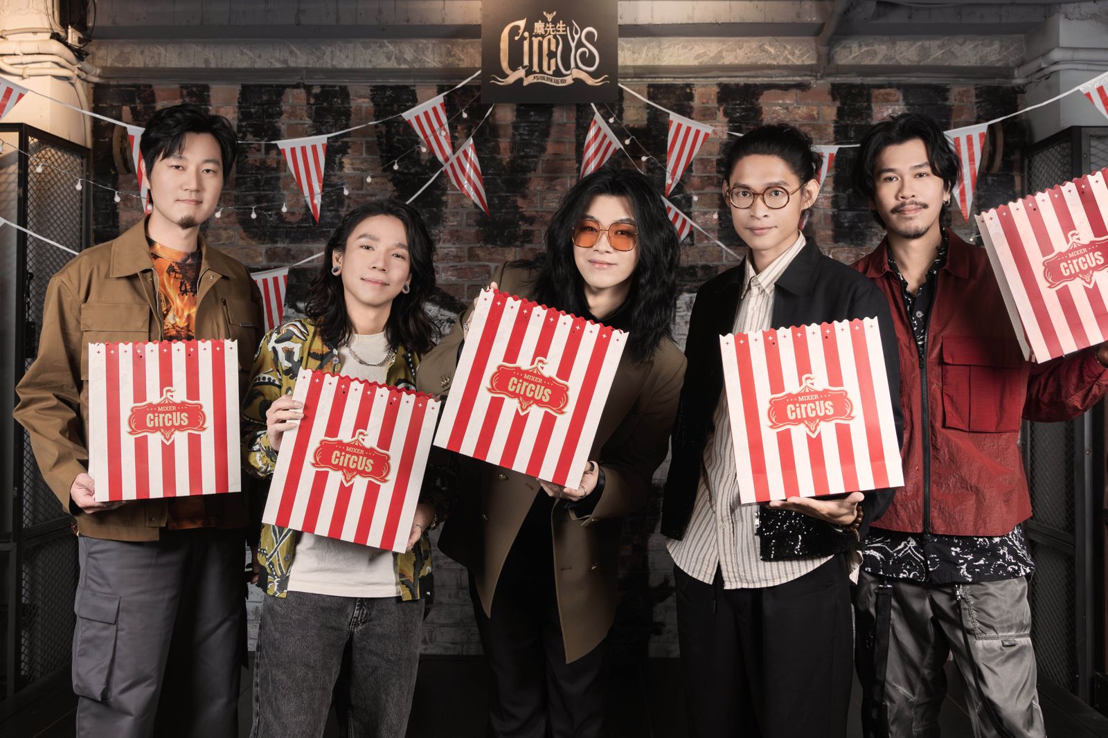 金曲樂團挑戰「走鋼索、單輪車」？他被點名跳火圈嚇壞急回1句話