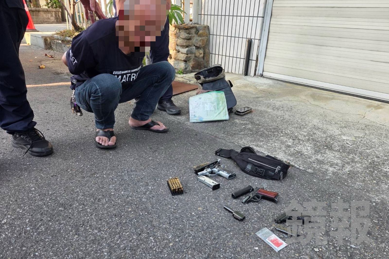 蕭男持有3把改造手槍、子彈與毒品，毒品唾液檢測呈陽性反應，被依法送辦。民眾提供