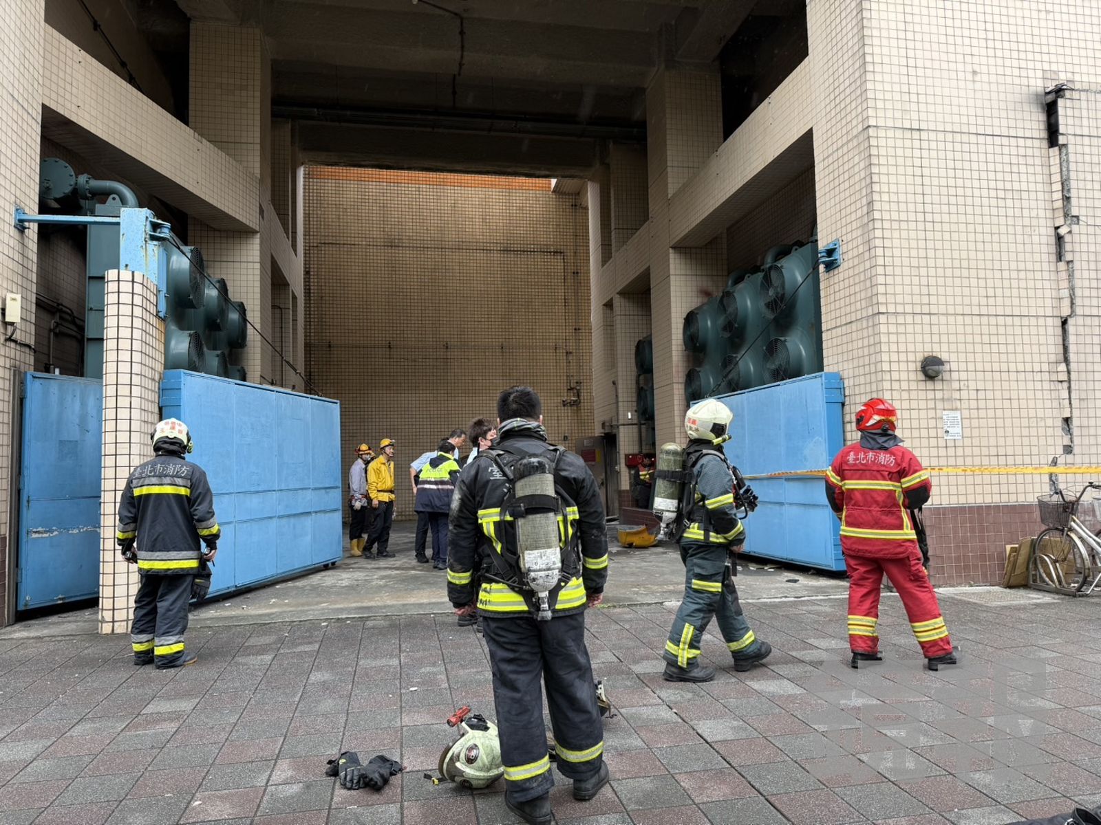 忠孝復興站變電站「轟」一聲冒煙　北捷一度受影響幸無傷亡