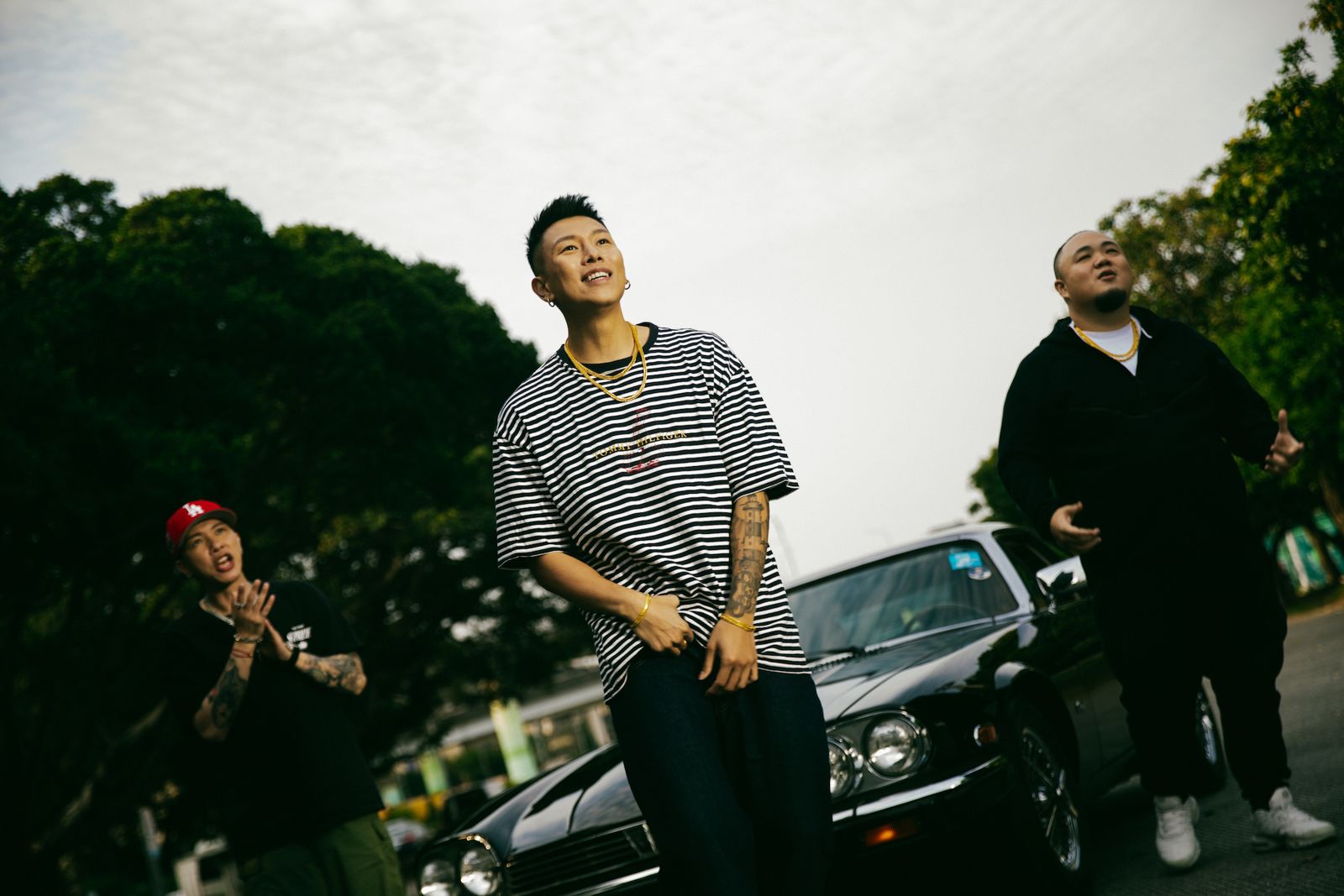 頑童在MV裡體驗退休生活。本色音樂提供