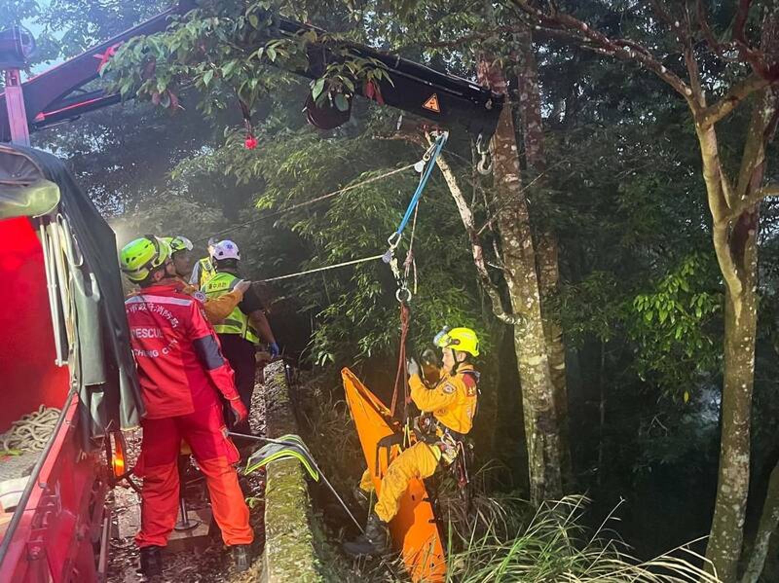 76歲翁登山疑滑落100公尺深邊坡死亡　和平分局今報檢相驗