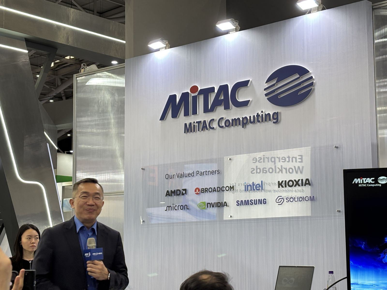 神雲秀新伺服器、液冷解決方案    總座：下半年三大營運主軸續成長