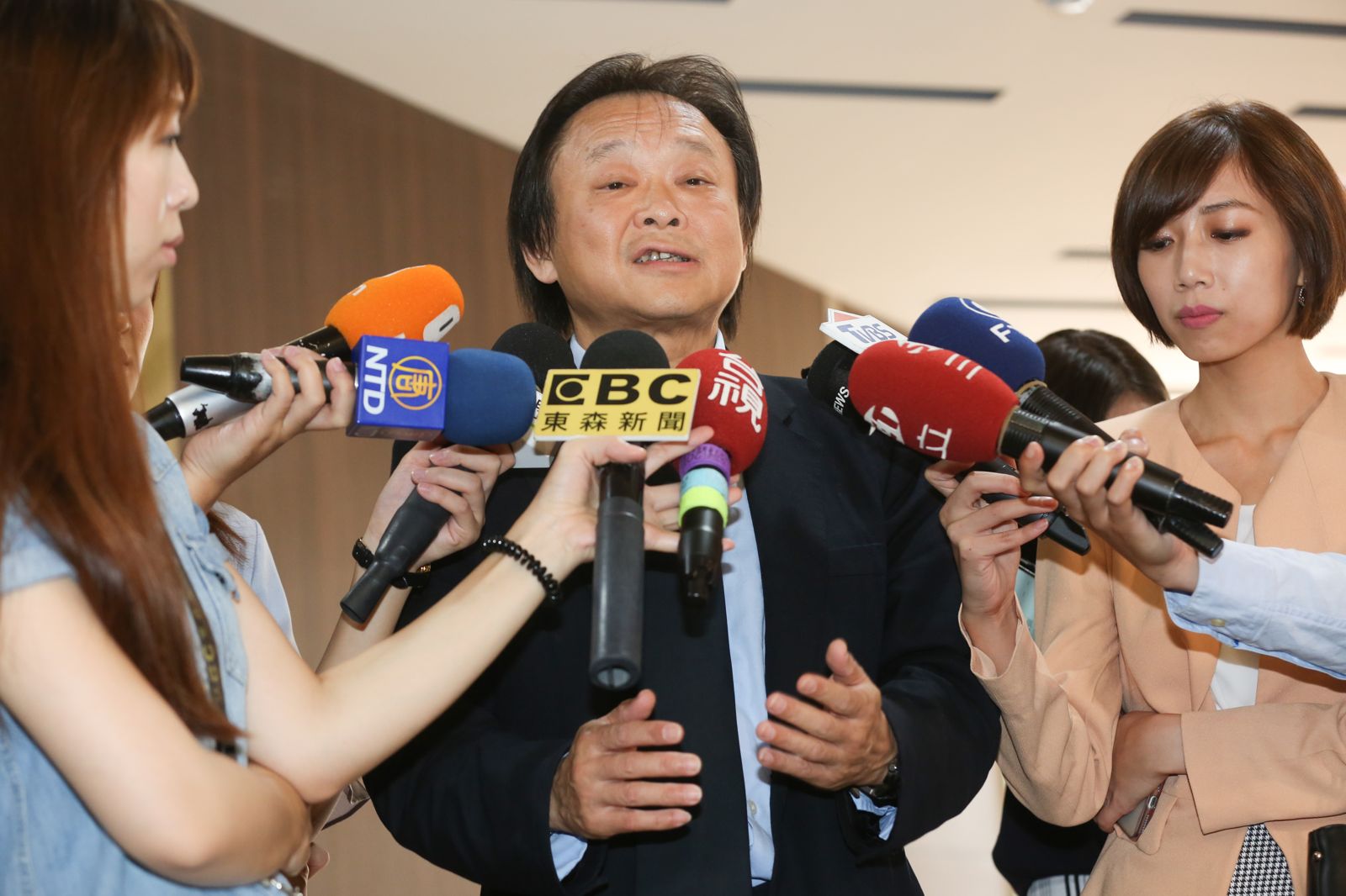 王世堅是媒體界的流量製造機。