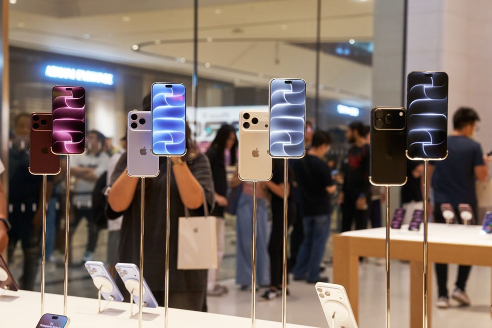 說好的漲價賣不動呢?iPhone 18 Pro美國開賣後反而翻紅 中國銷量更暴增12%