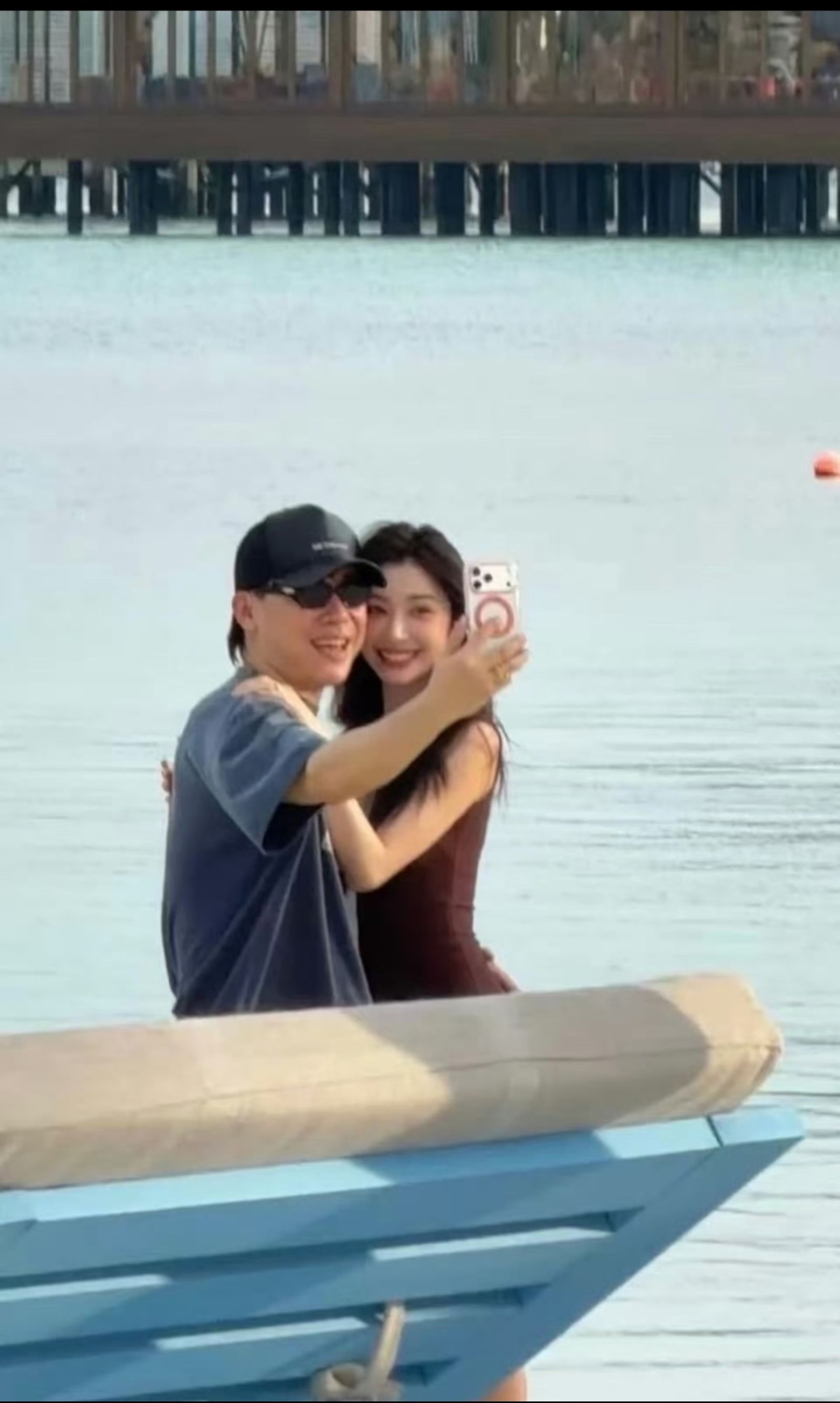 胡彥斌與易夢玲親吻畫面被拍。翻攝胡彥斌、追劇大賞微博