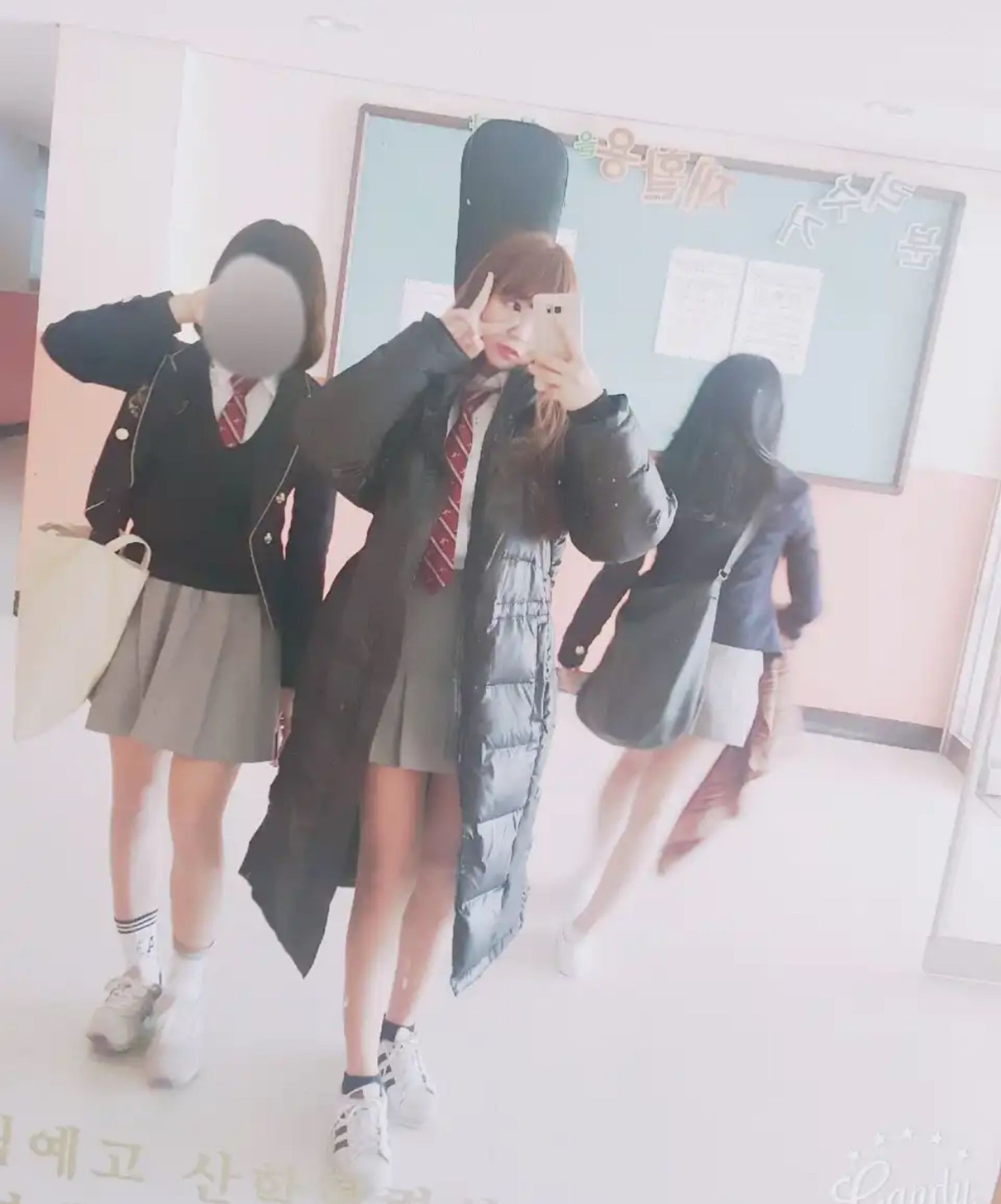 邊荷律高中身材纖瘦,還會彈貝斯。翻攝邊荷律threads