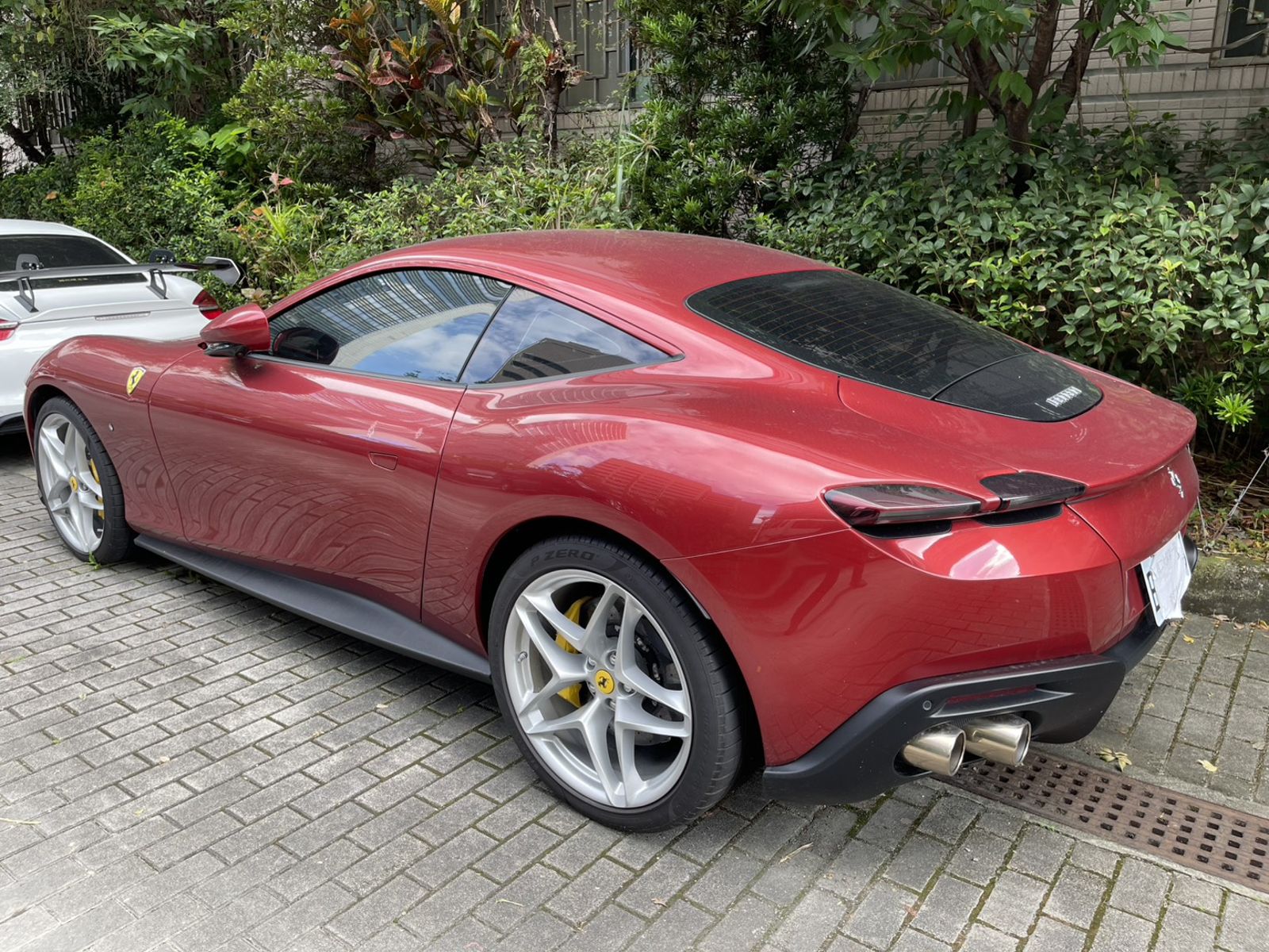 刑事局查扣幣想負責人法拉利。翻攝畫面