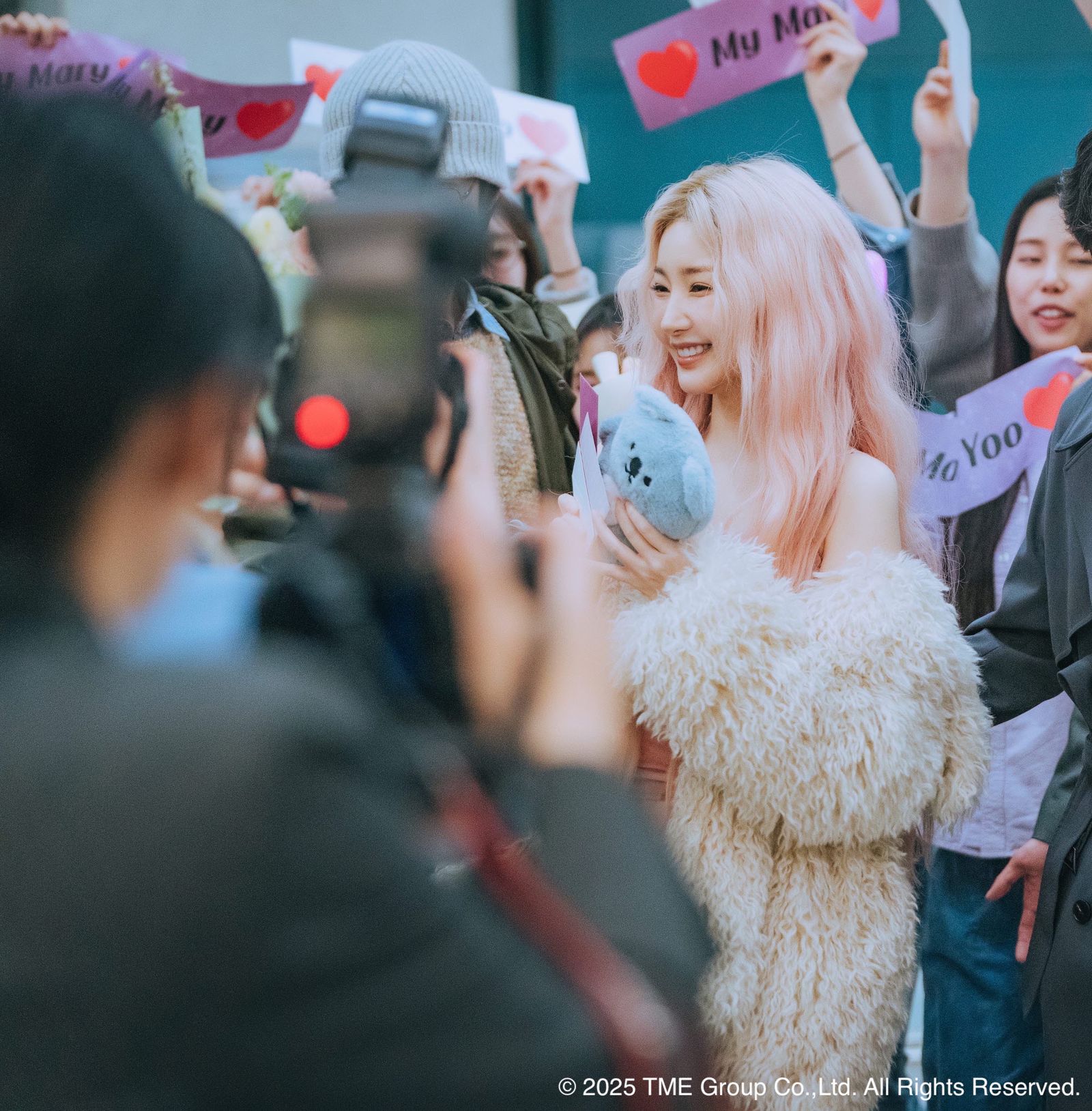 朴敏英劇中假扮歸國女星，輕易的就迷倒詐騙對象。Hami Video提供