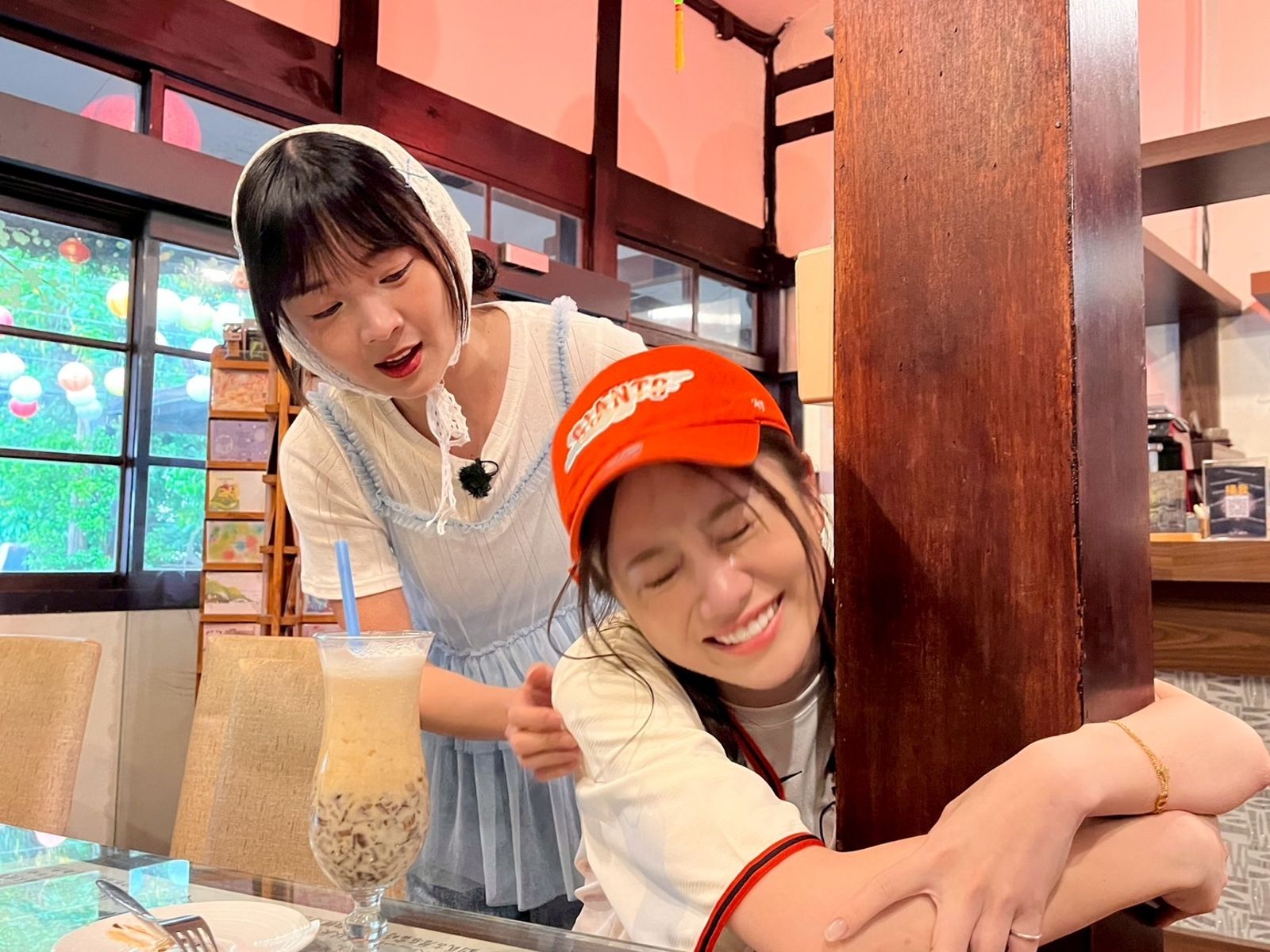 籃籃遭懲罰體驗「民雄鬼屋」！拖啦啦隊女神下水　兩人竟當場崩潰大哭