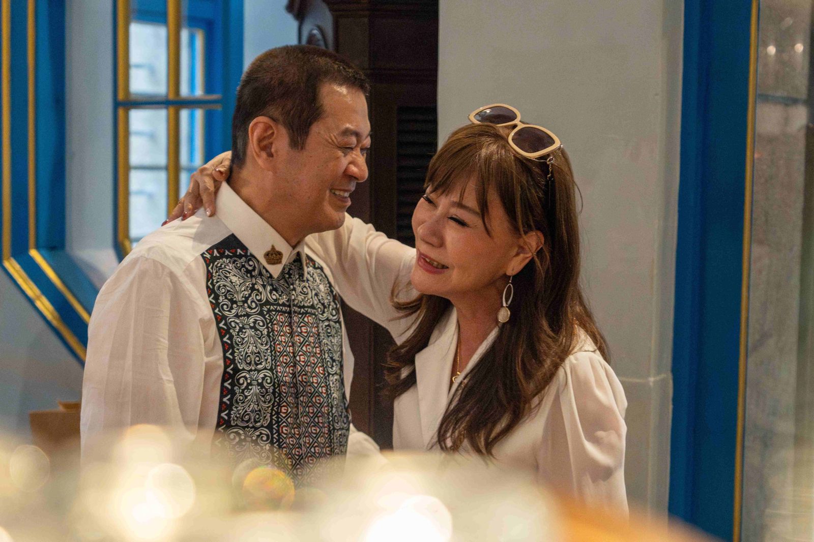 螢幕情侶蔡小虎、龍千玉合體，兩人一見面，蔡小虎便熱情擁抱，龍千玉更是感動到眼眶泛紅。東森綜合台提供