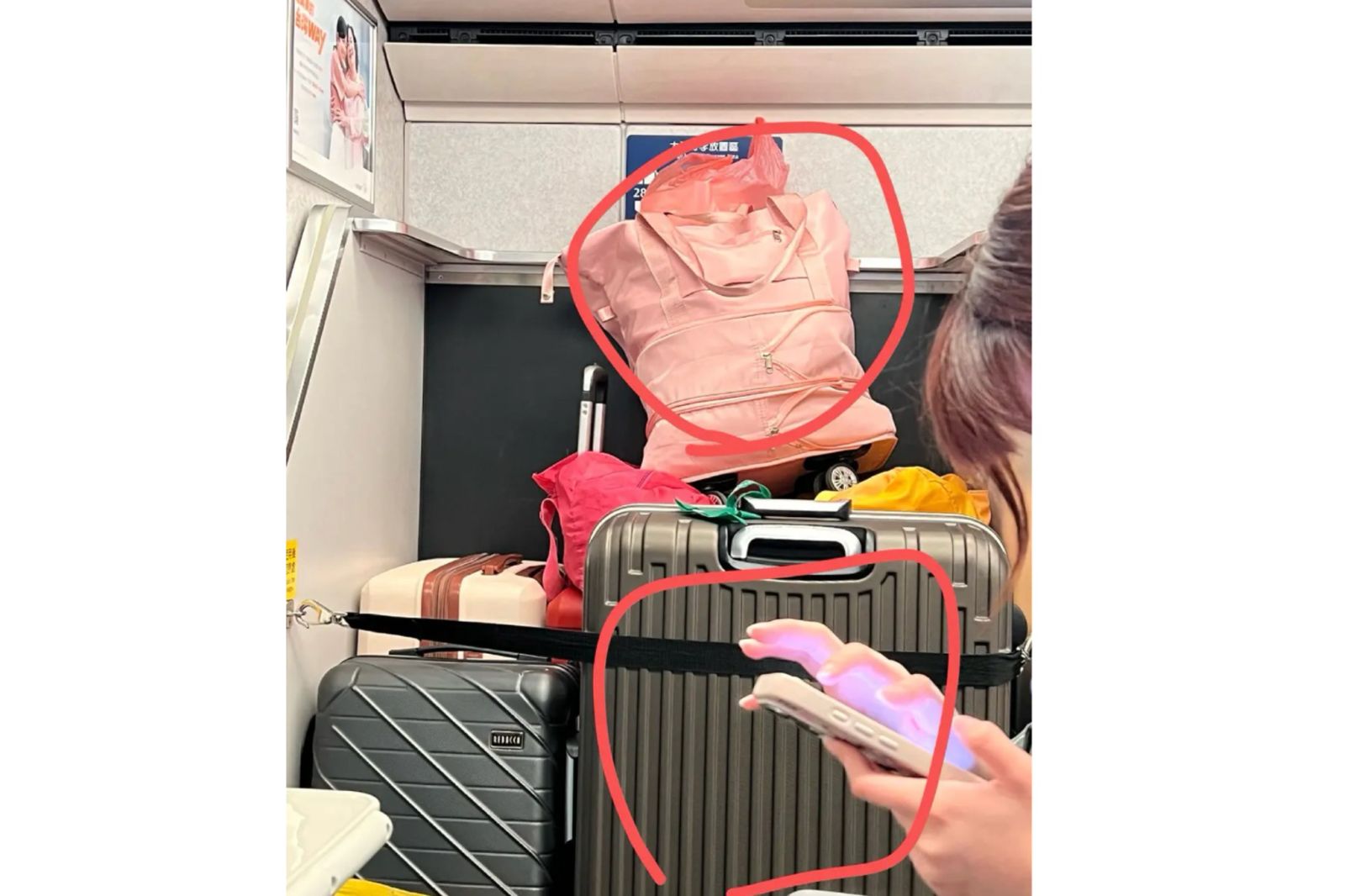 一名女子怒轟女乘客將行李亂疊放,卻引來網友一面倒砲轟。圖/翻攝自Dcard