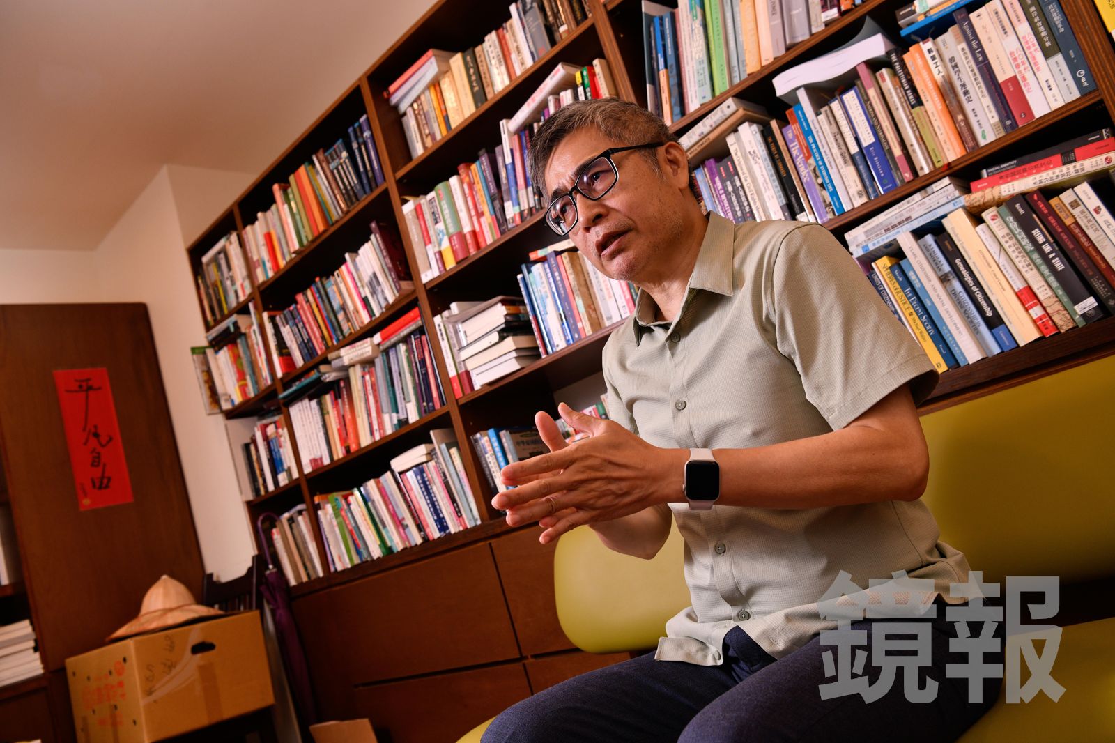 吳介民接受《鏡報》專訪時語氣堅定地說，香港的經驗已經給了最直接答案，「台灣無需再對一國兩制抱有幻想或期待」。（圖／李智為攝）