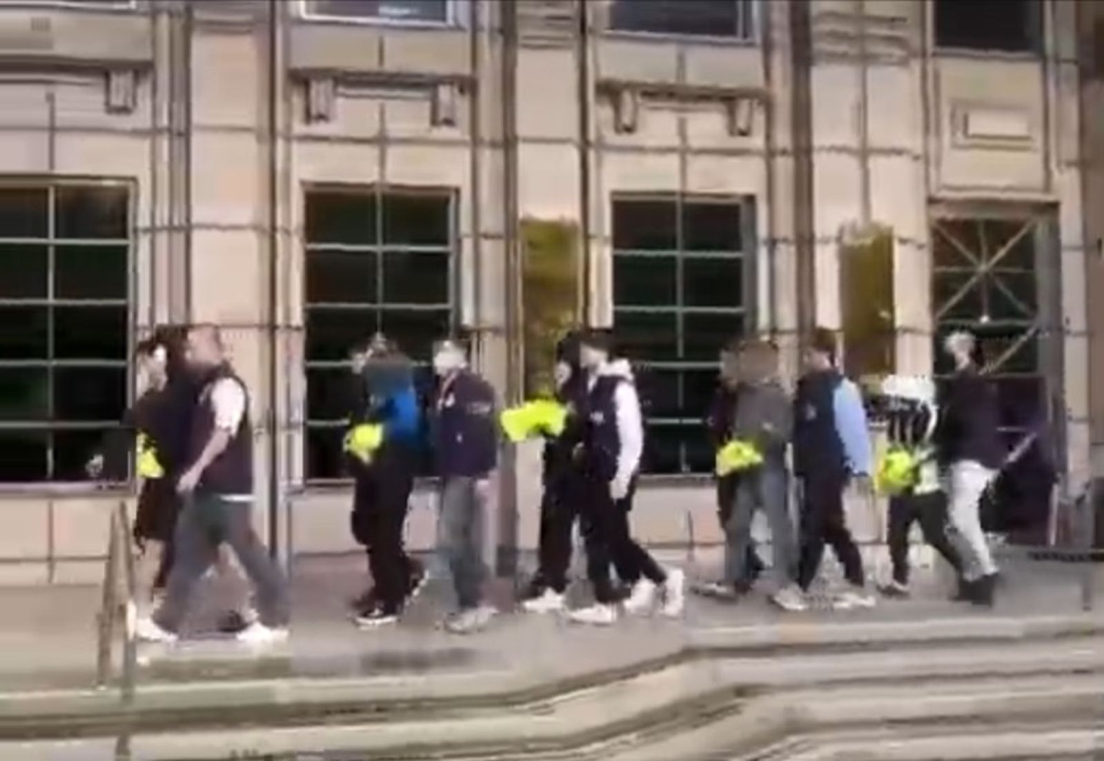 弘仁會詐團演很大！豪撒2.8億出金騙走10億　小弟短帳被逼剁刀自殘