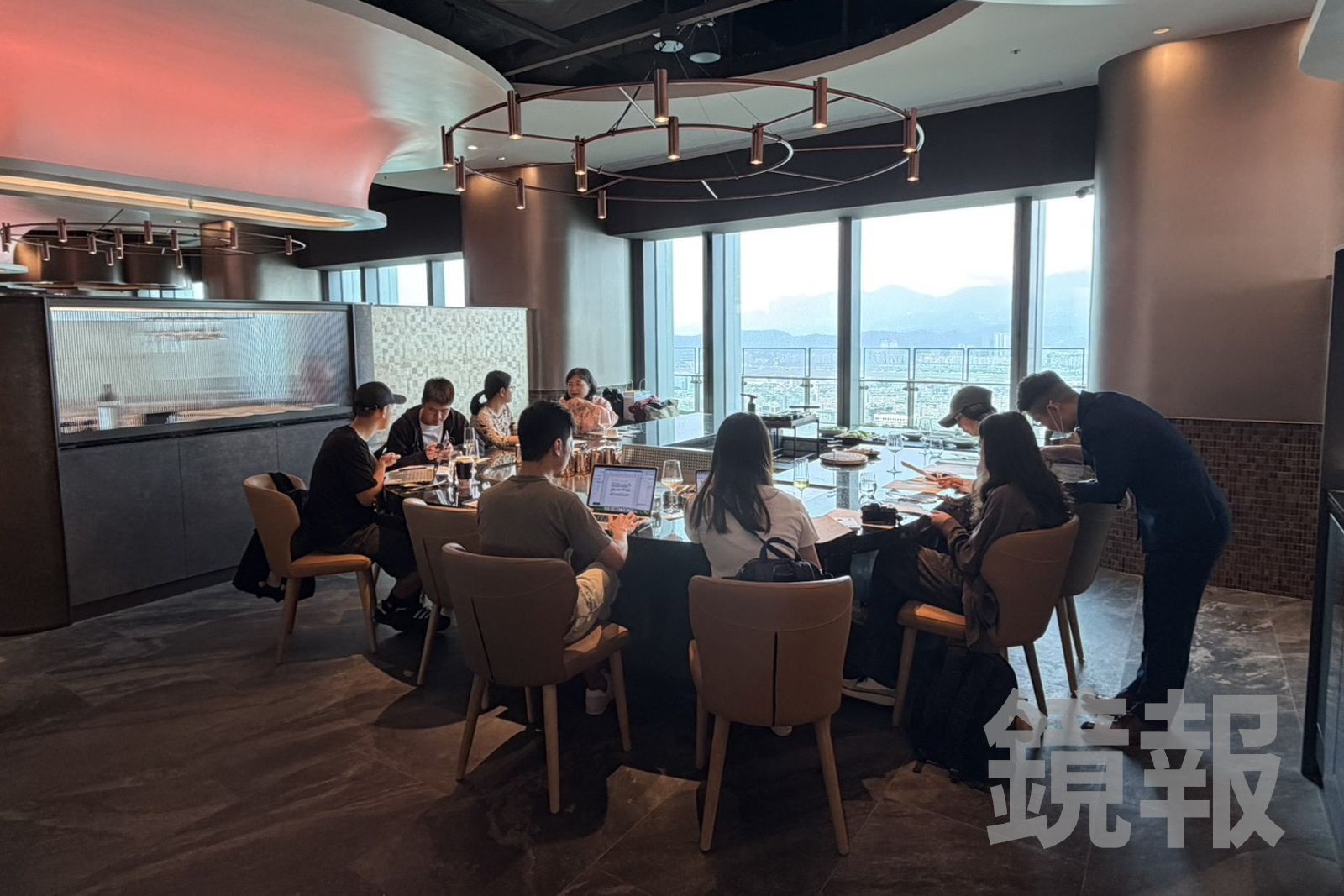 「旨醞」每個座位都能看到信義區的高空美景。