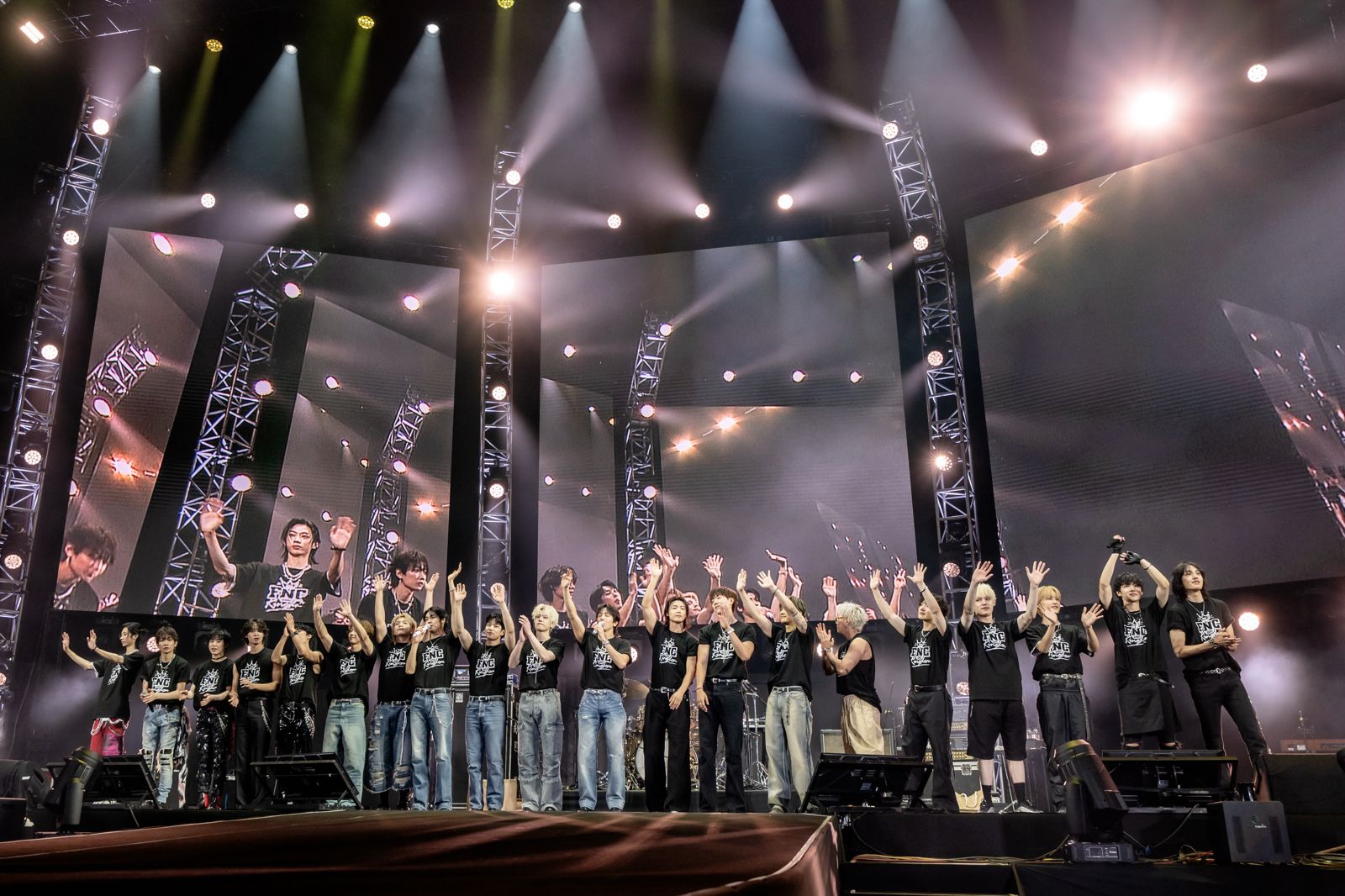 FNC家族樂團開炸港都！　FTISLAND李洪基誠心喊道：大家可以罵崔敏煥　