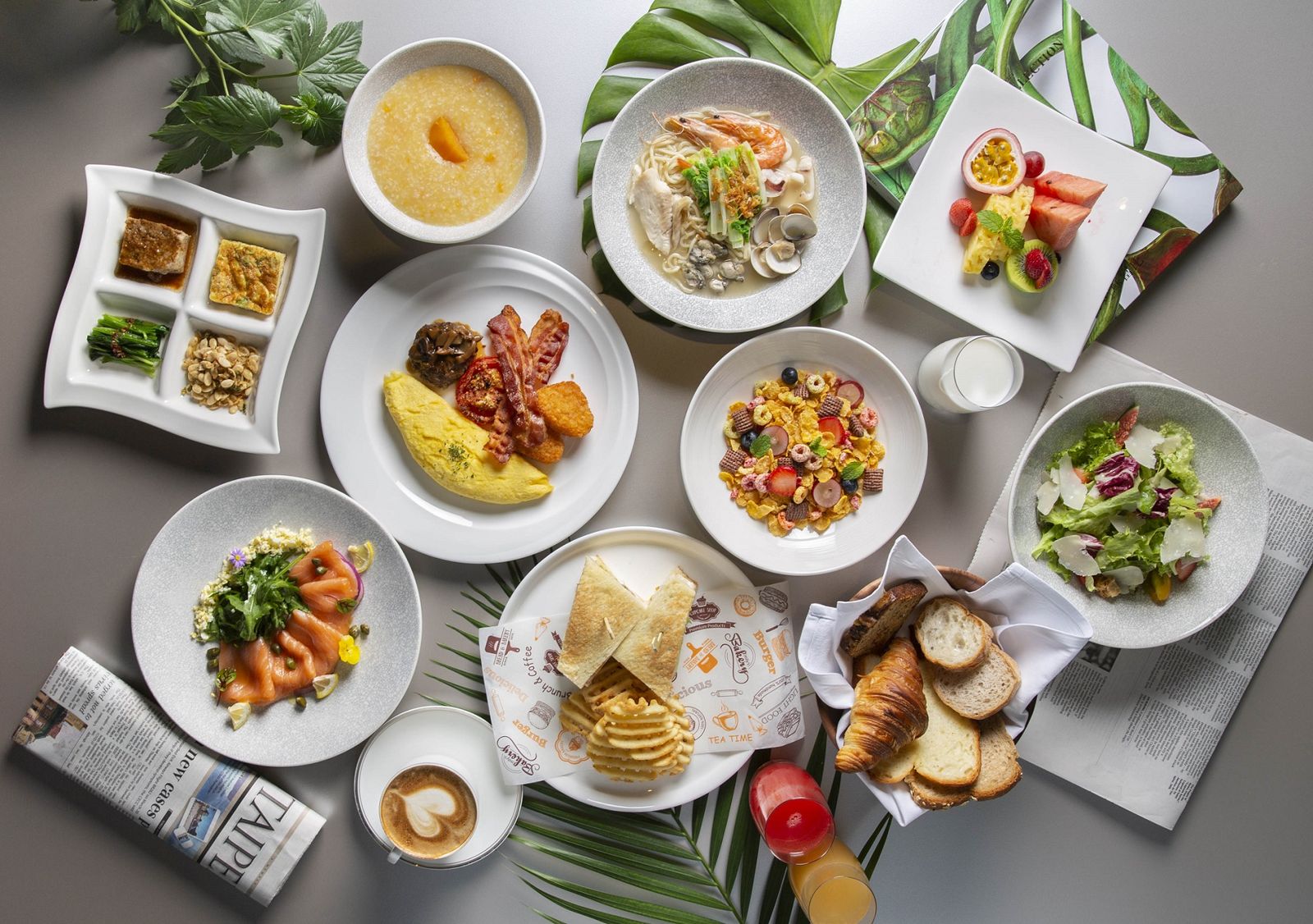 「Garden Kitchen」中西式自助早餐，也能吃得很豐盛。（台北萬豪酒店供圖）