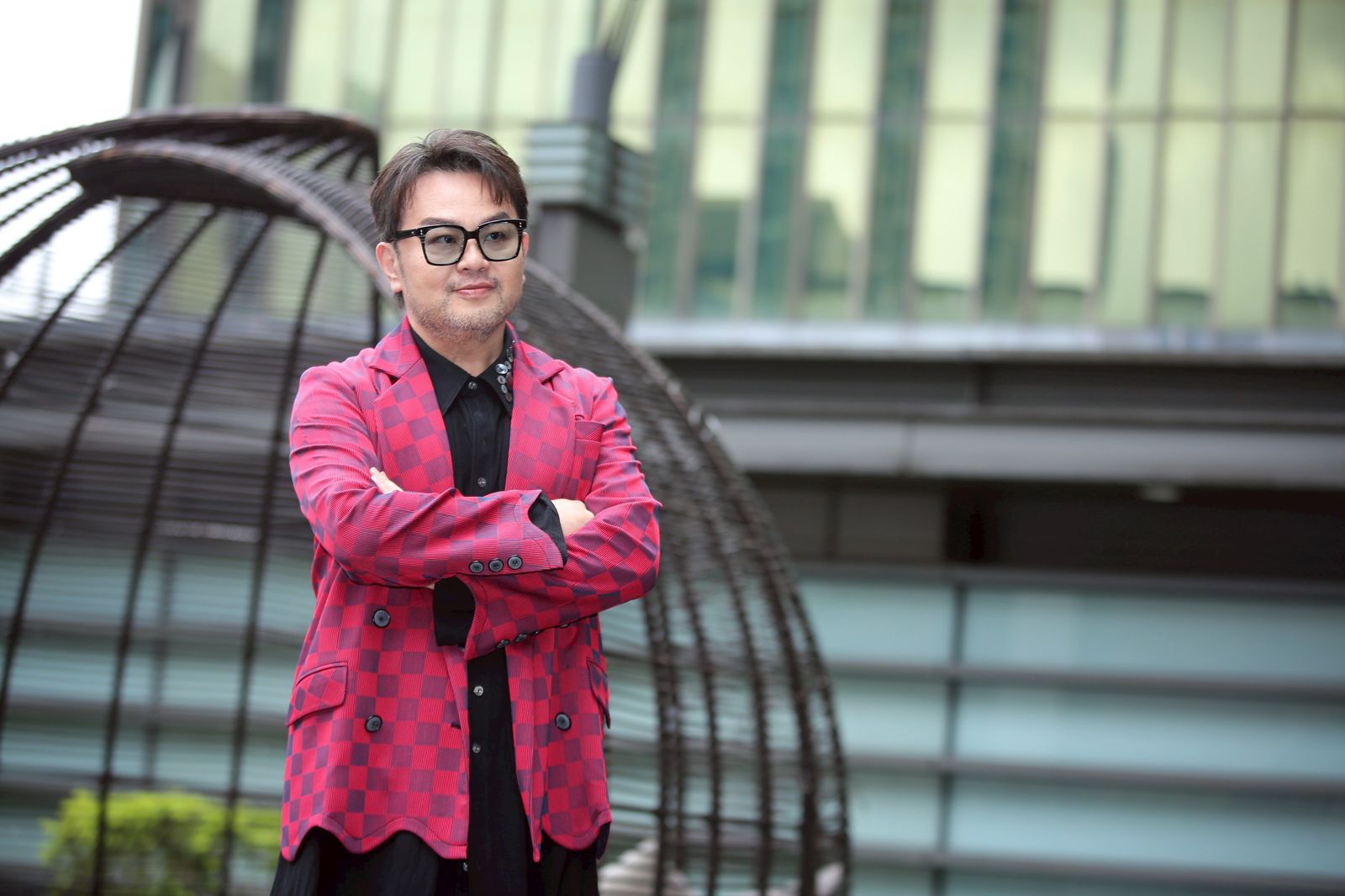 資深新人超狂背景曝光 扶輪社長曾是比賽冠軍 老婆還是富家千金