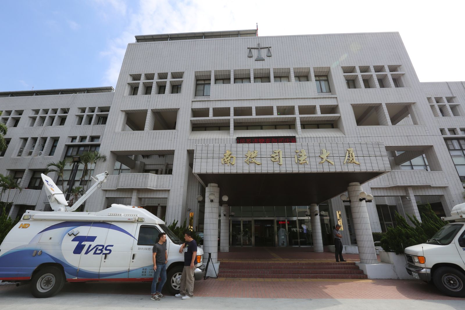 南投檢調大動作　國民黨縣黨部總幹事被帶回、2領銜人住處遭搜索